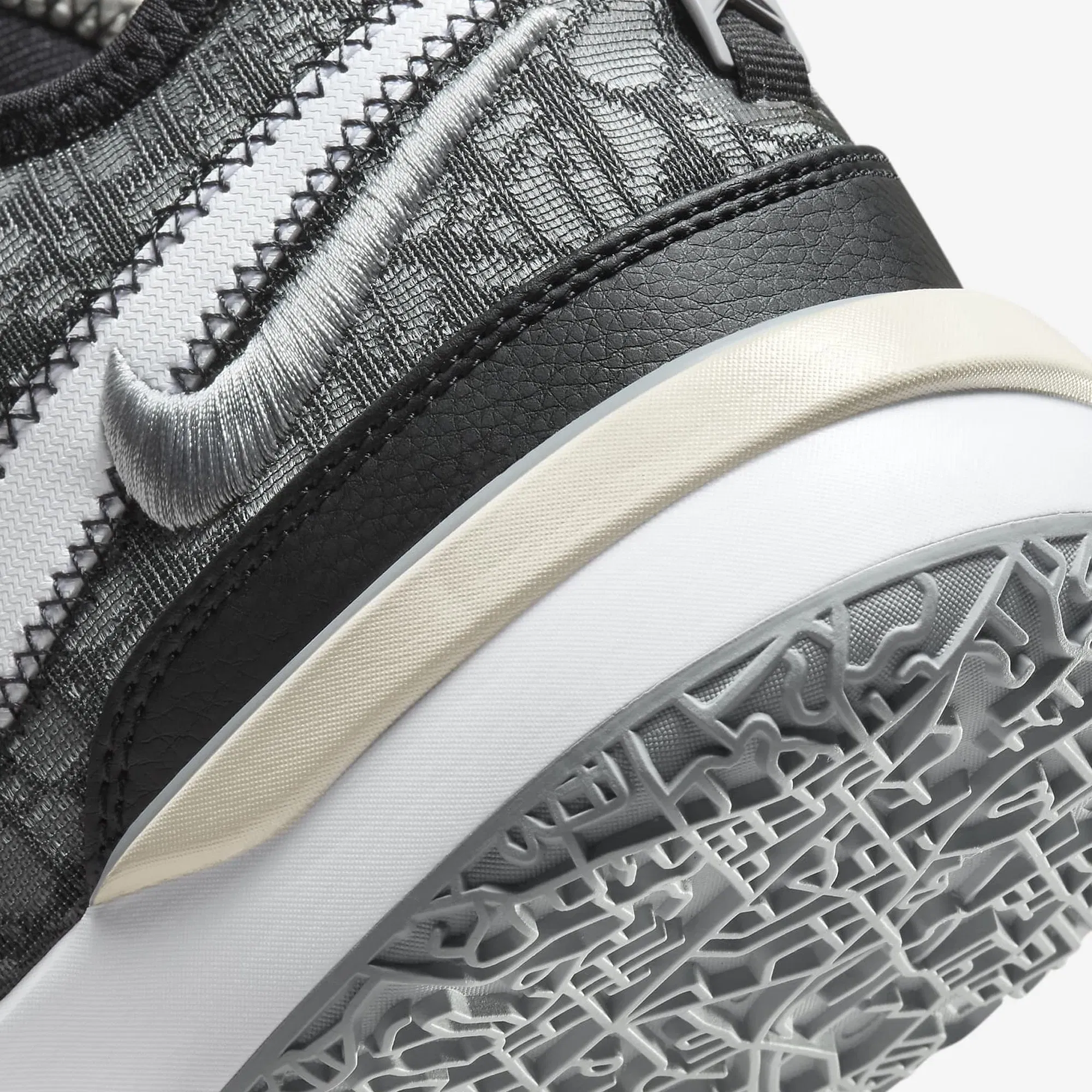 Nike LEBRON NXXT GEN EP { BLACK/WOLF GREY-WHITE-LIGHT BONE