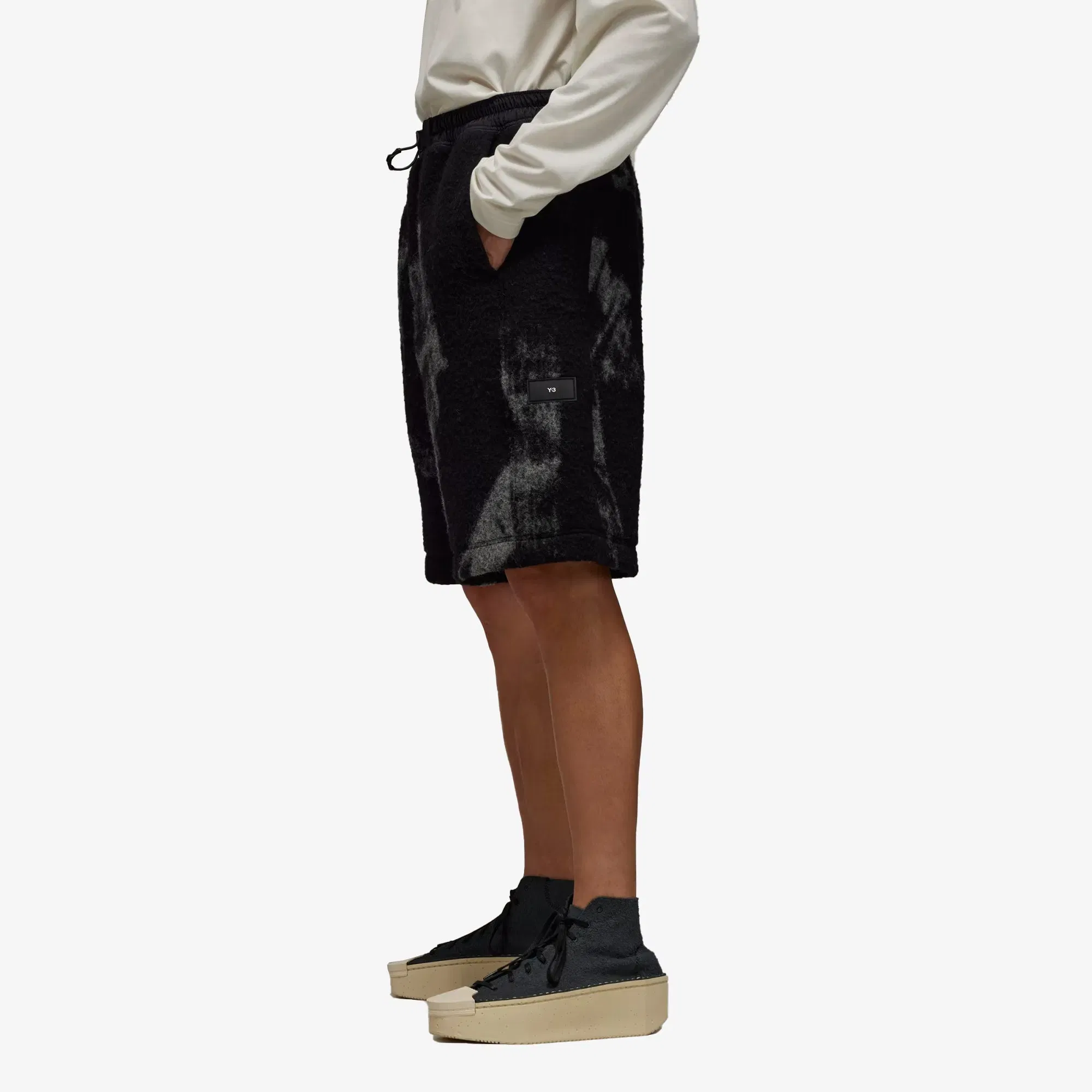 Y-3 FUZZY FLEECE SHORTS { BLACK