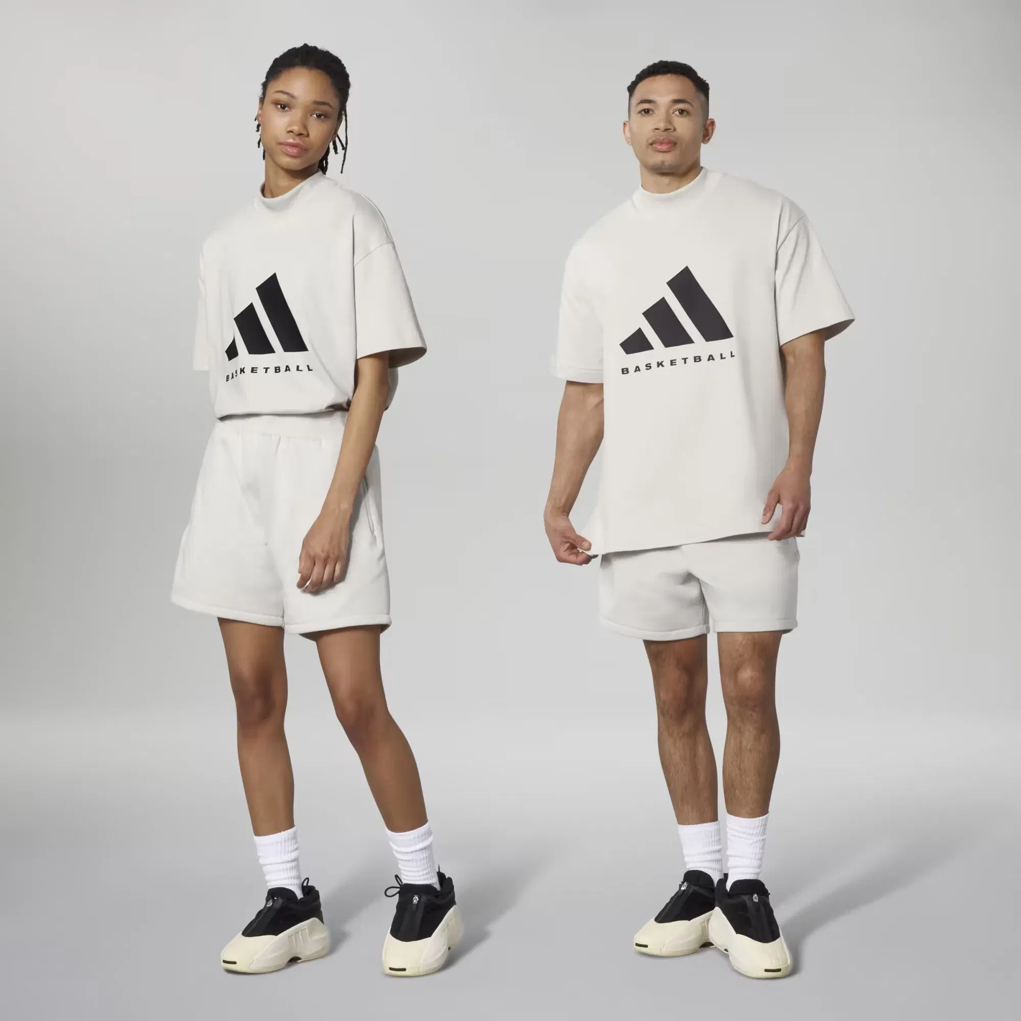 Adidas Originals BASKETBALL T-SHIRT { TALC