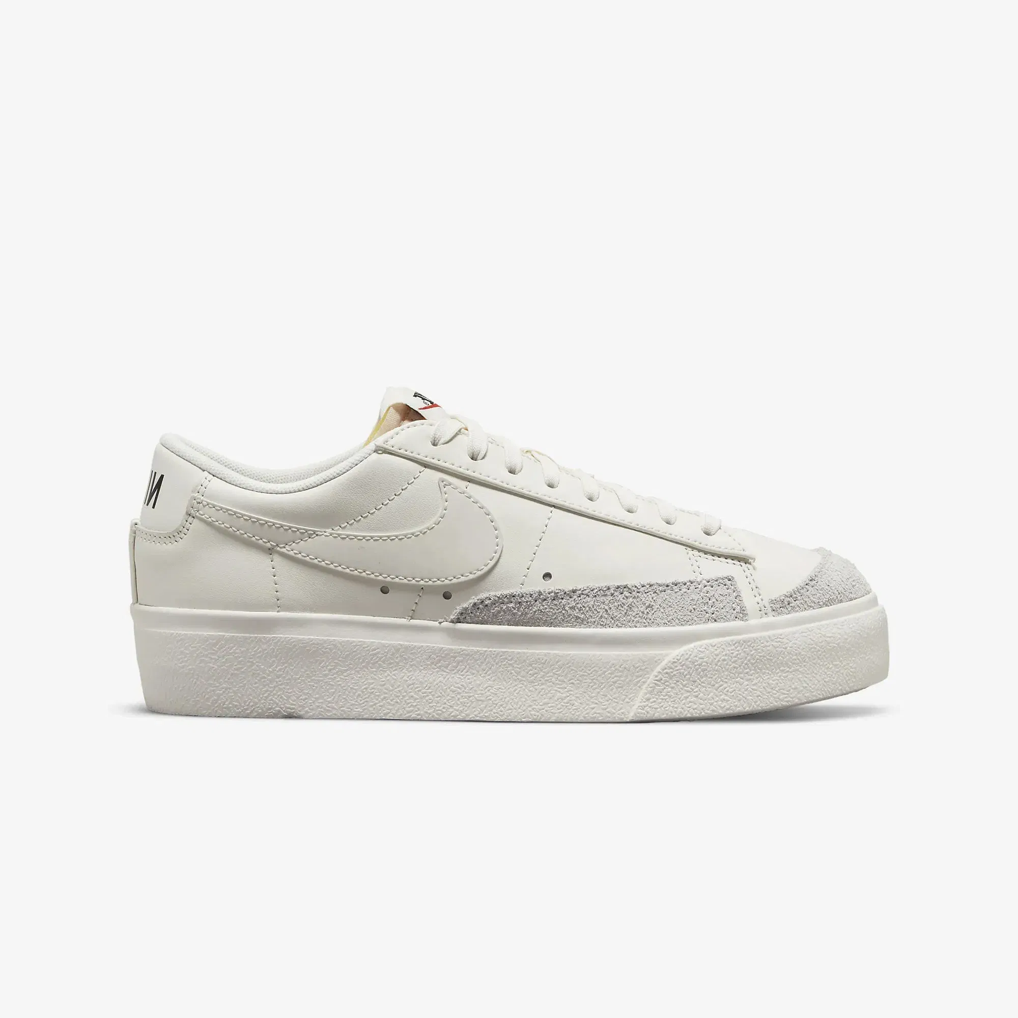 Nike BLAZER LOW PLATFORM { SAIL/SAIL-SAIL-BLACK