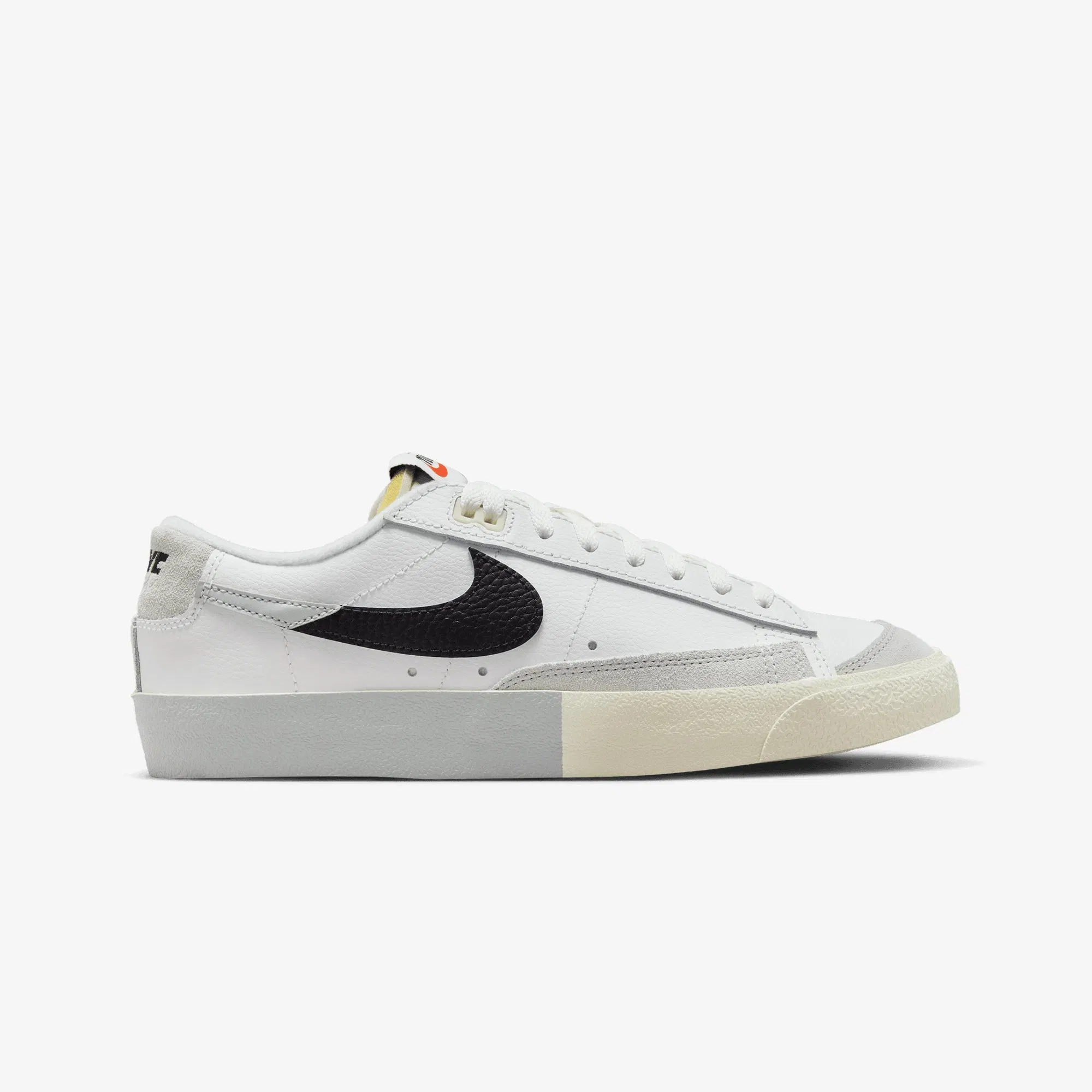 Nike BLAZER LOW '77 SE REMIX { SUMMIT WHITE/LIGHT SILVER-BLACK