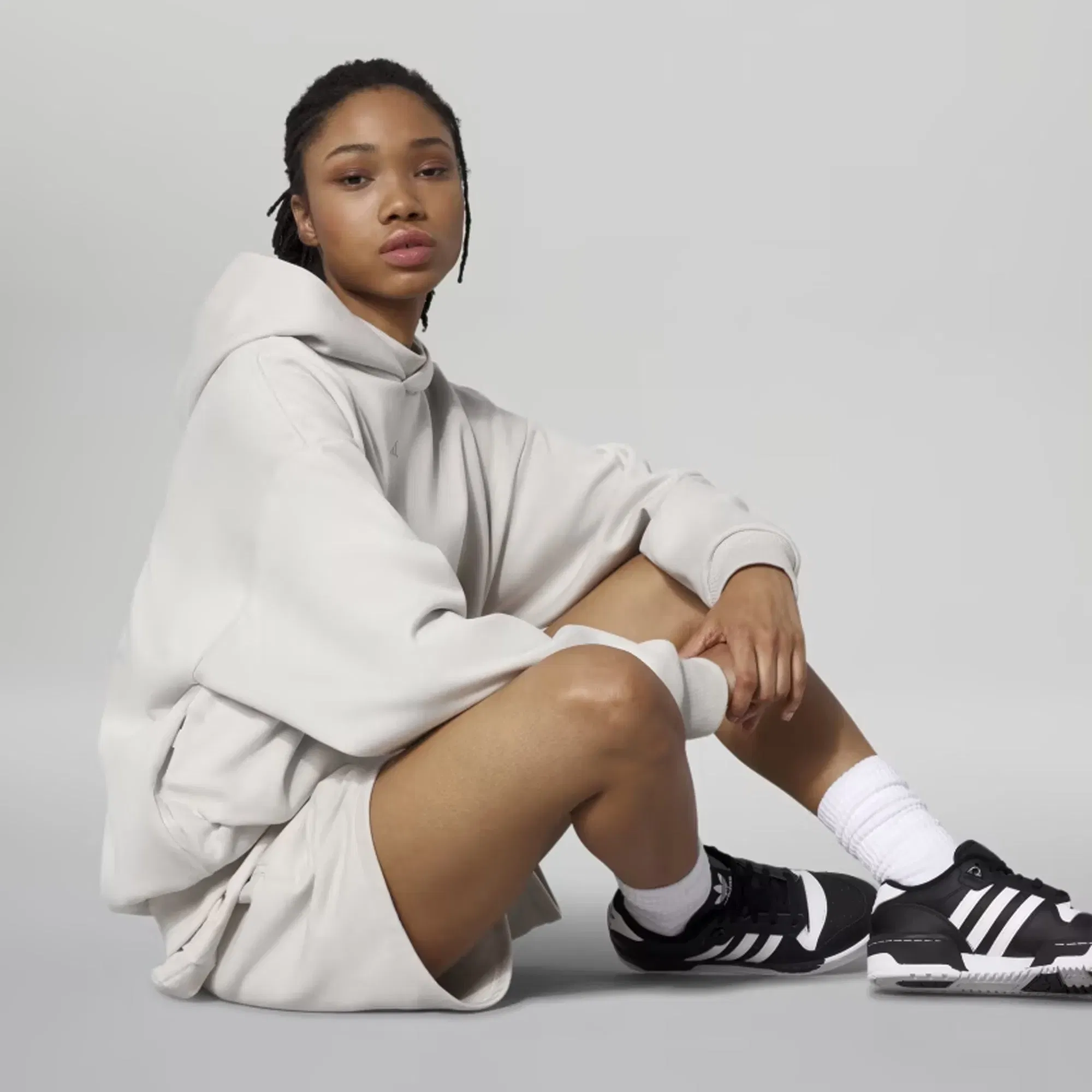 Adidas Originals BASKETBALL 001 SHORTS { TALC