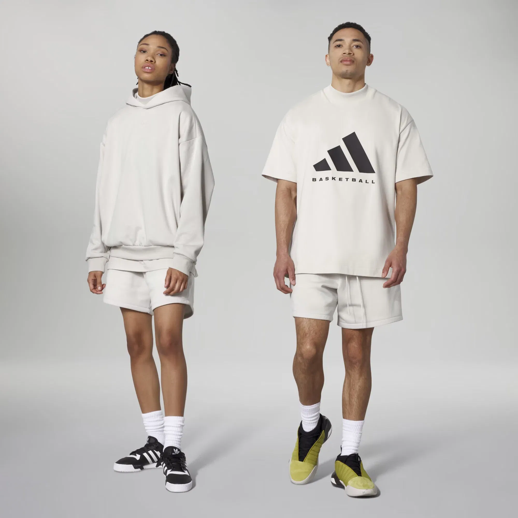 Adidas Originals BASKETBALL 001 SHORTS { TALC