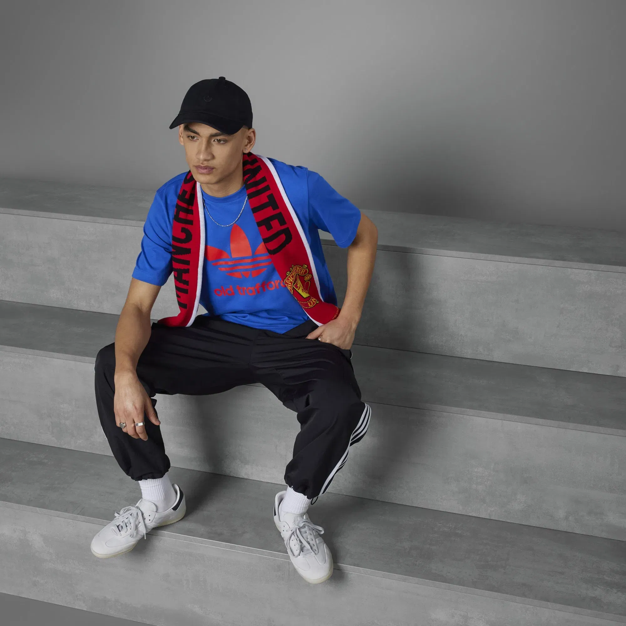 Adidas Originals MANCHESTER UNITED OG TREFOIL T-Shirt { BLUE