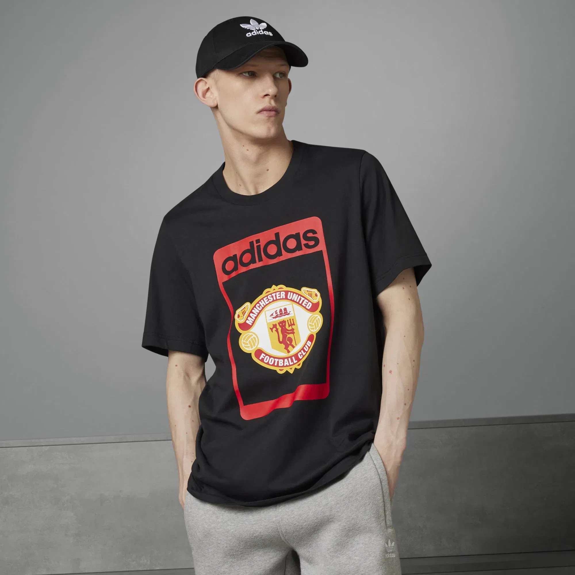 Adidas Originals MANCHESTER UNITED OG GRAPHIC T-Shirt { BLACK