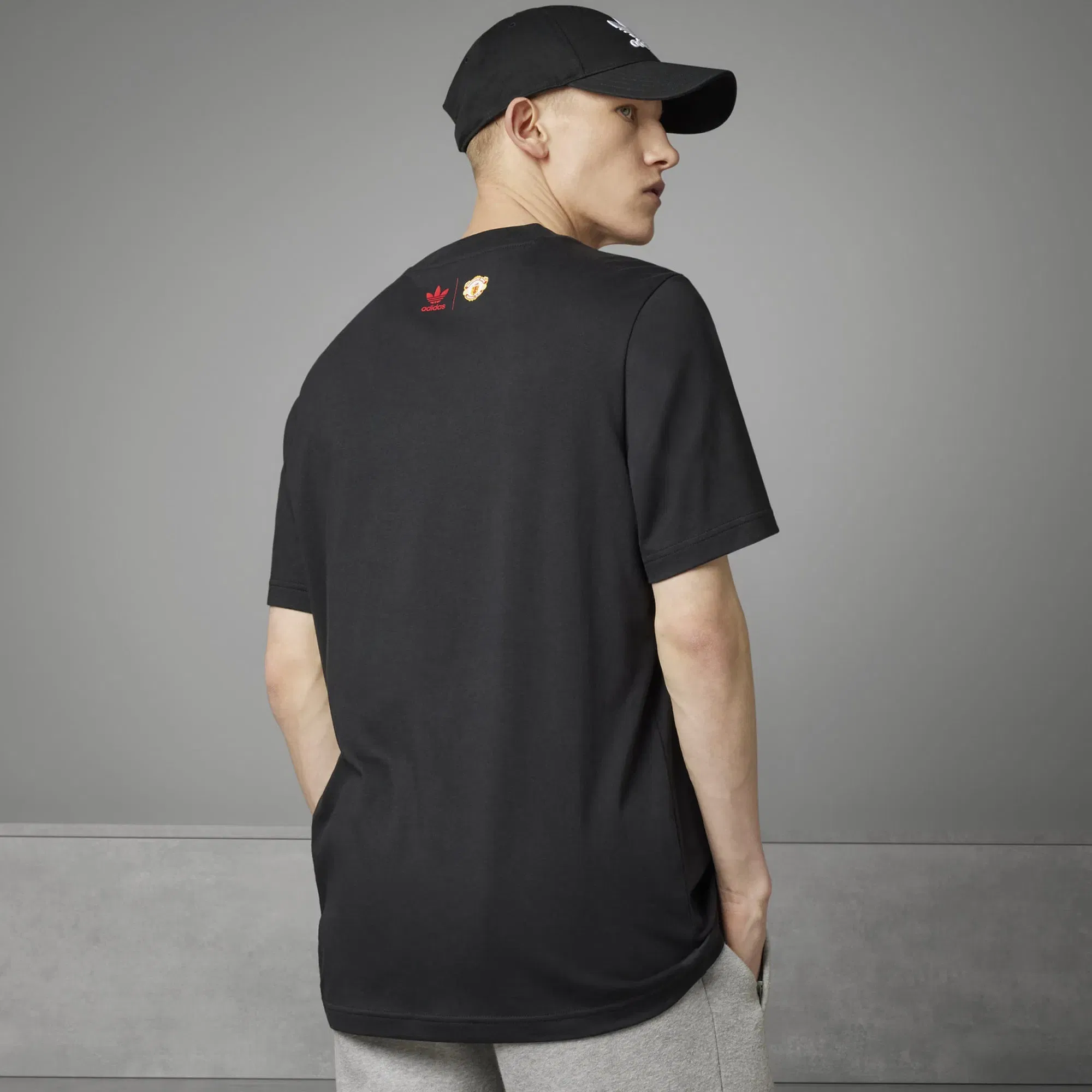 Adidas Originals MANCHESTER UNITED OG GRAPHIC T-Shirt { BLACK