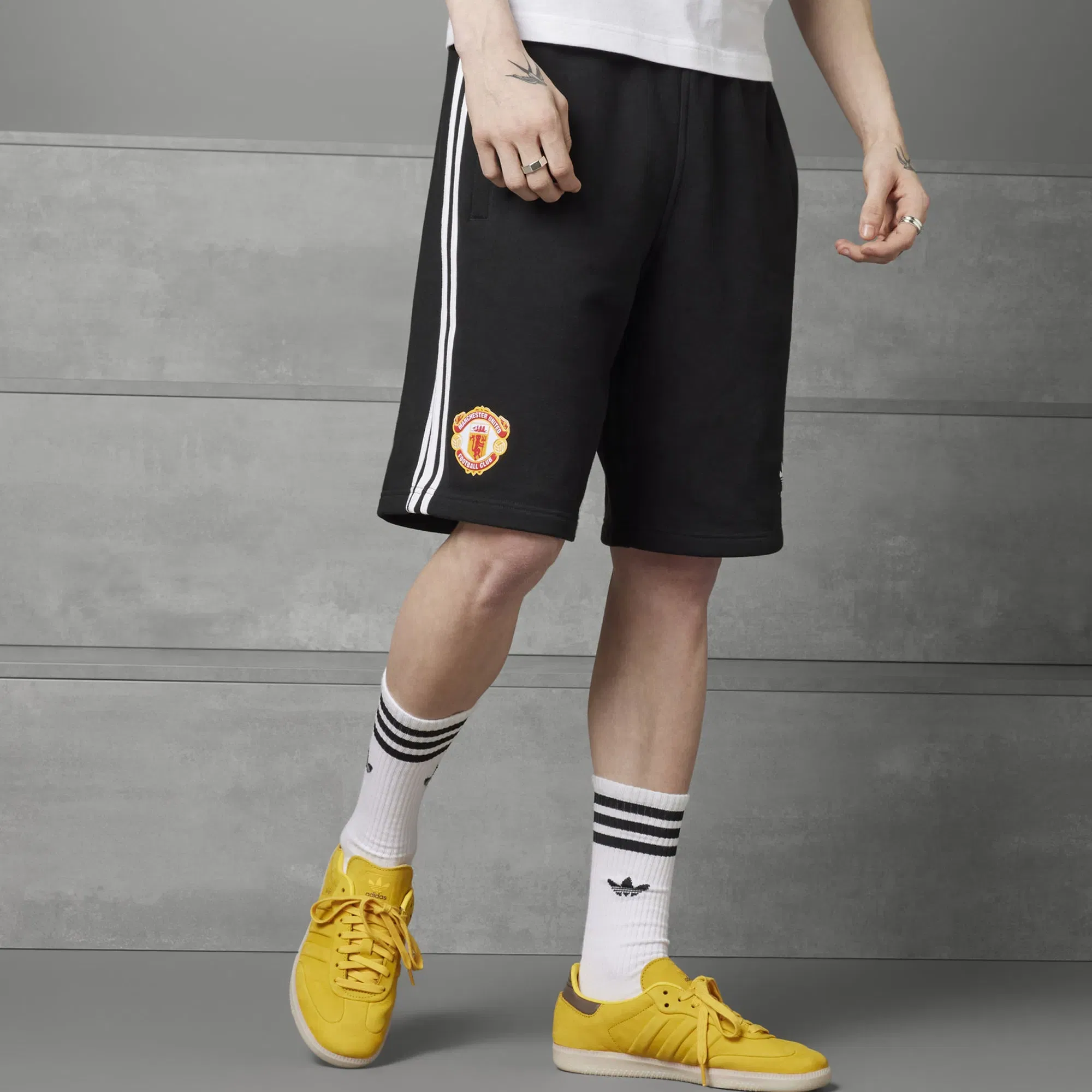 Adidas Originals MANCHESTER UNITED OG SWEAT SHORTS { BLACK