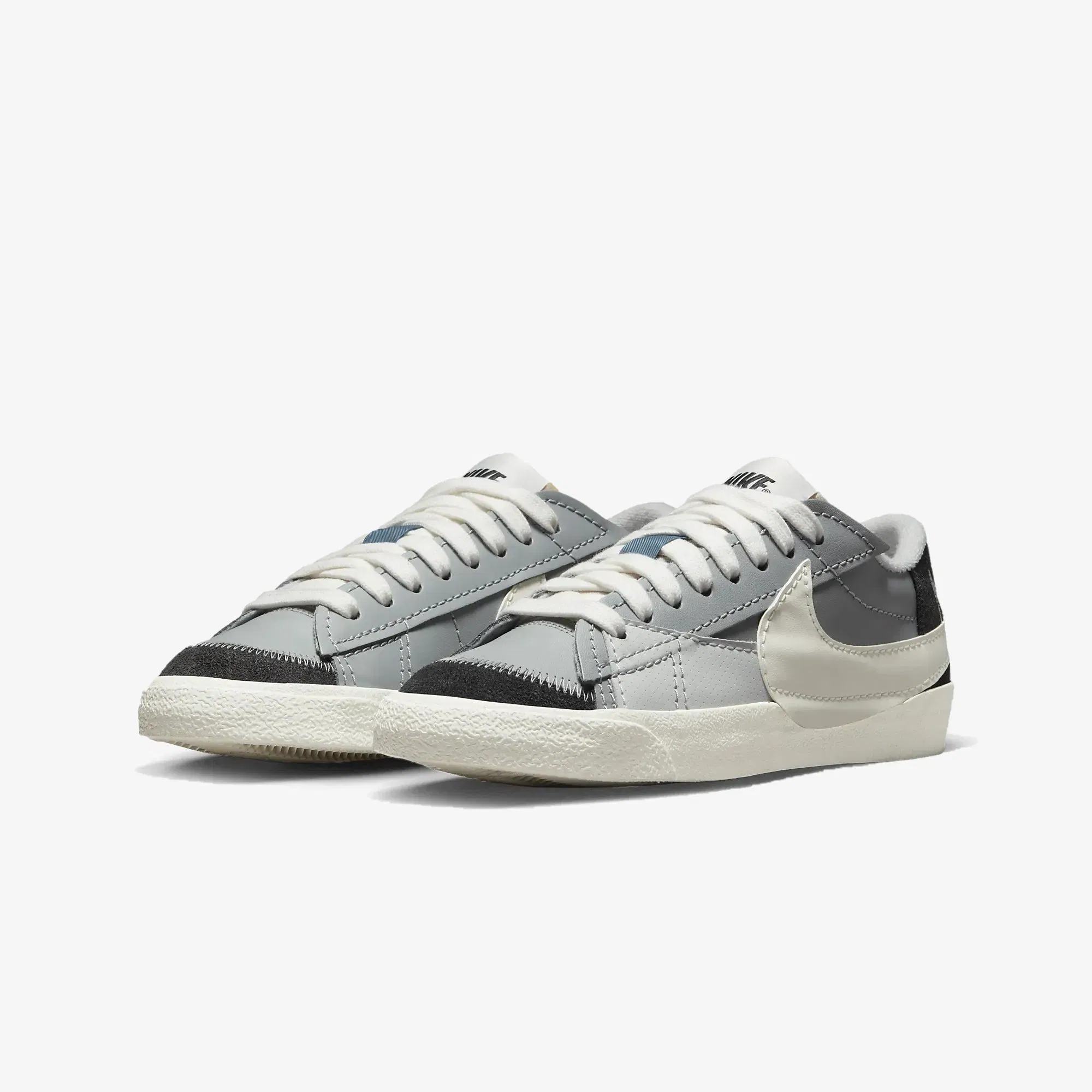 Nike BLAZER LOW '77 JUMBO SE { LT SMOKE GREY/SAIL-PHOTON DUST