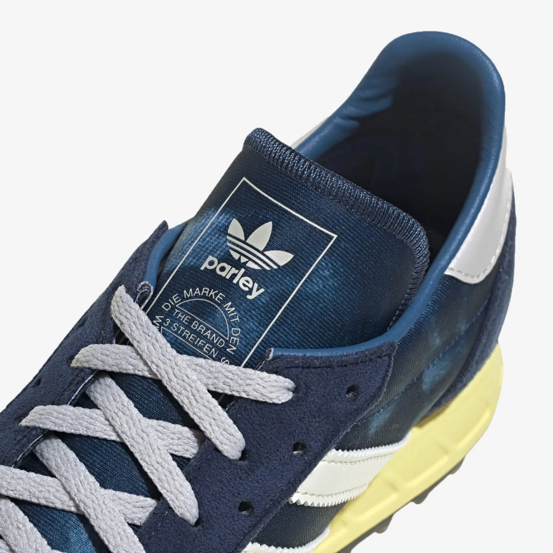 Adidas Originals TRX VINTAGE { OFF WHITE / ALTERED BLUE