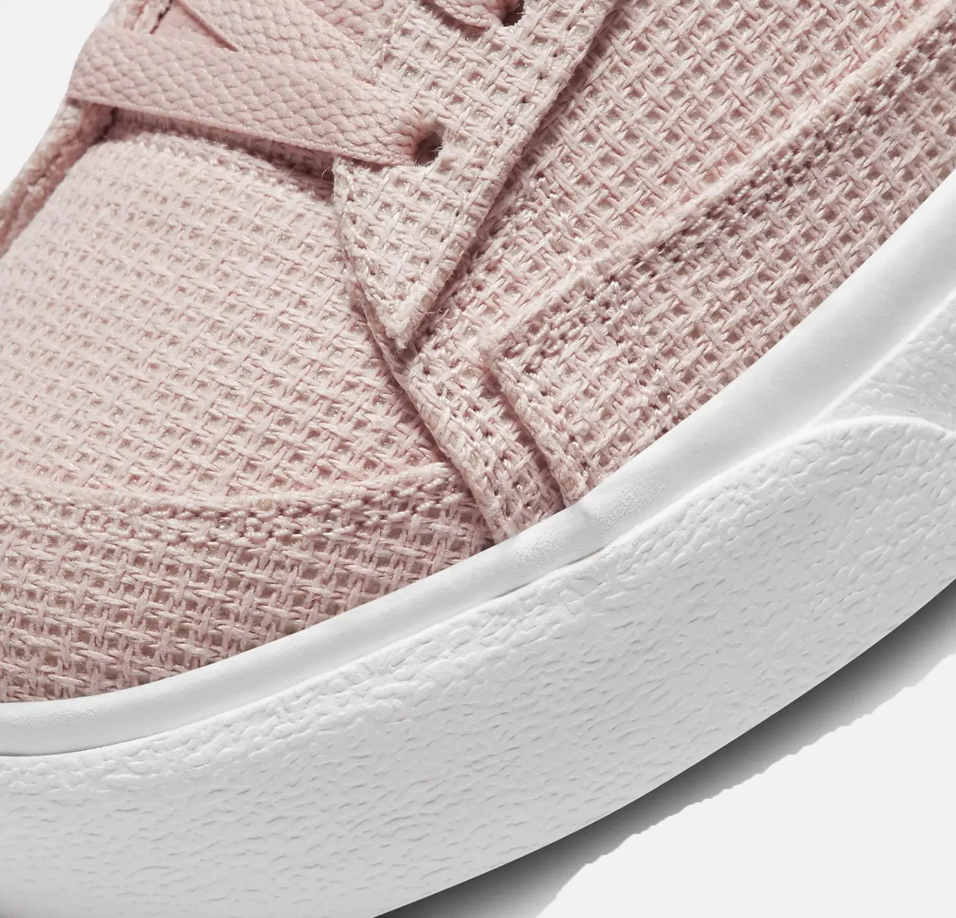 Nike BLAZER LOW PLATFORM { PINK OXFORD / SUMMIT WHITE