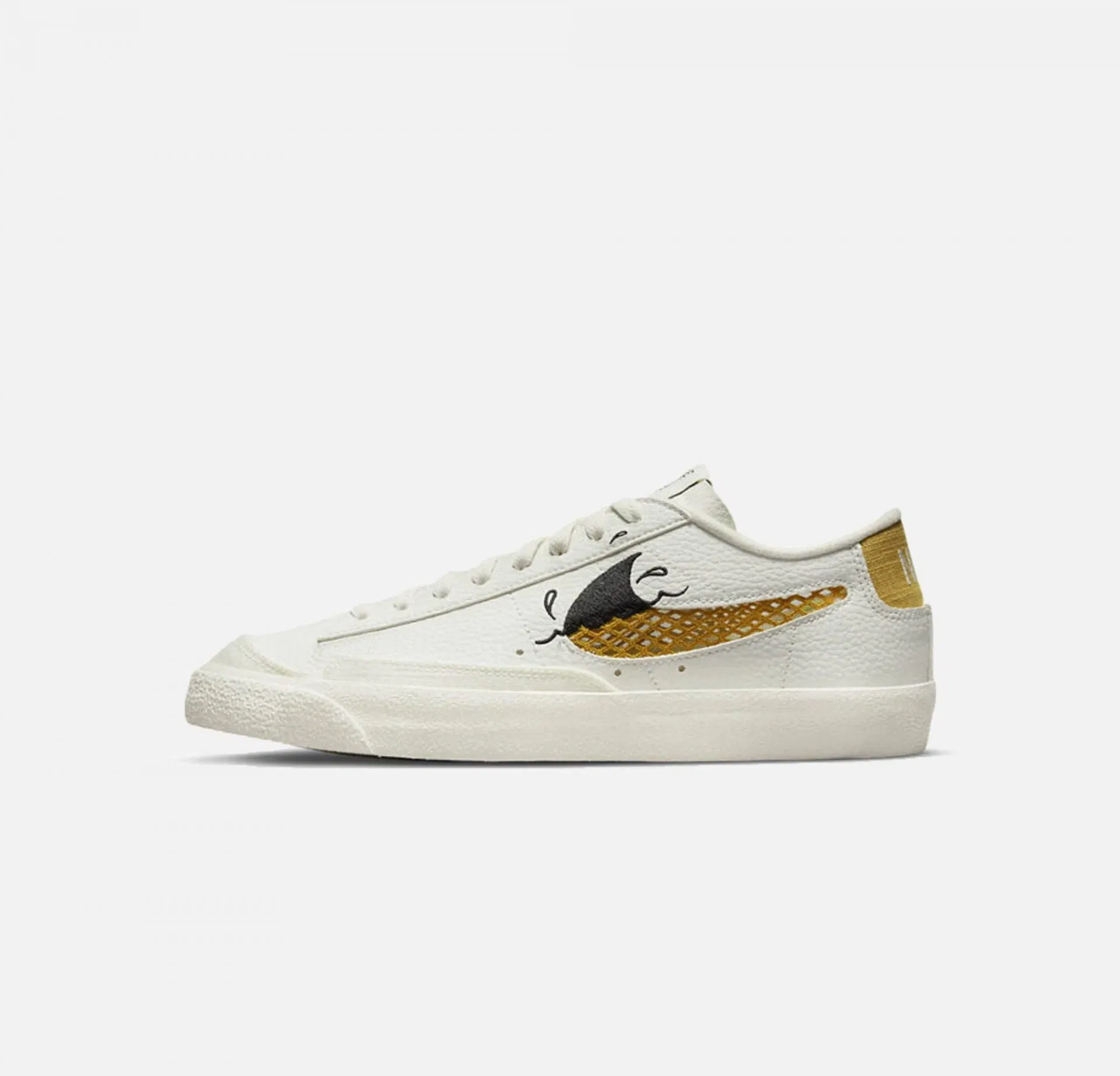 Nike BLAZER LOW '77 SE NEXT NATURE { SAIL / SANDED GOLD