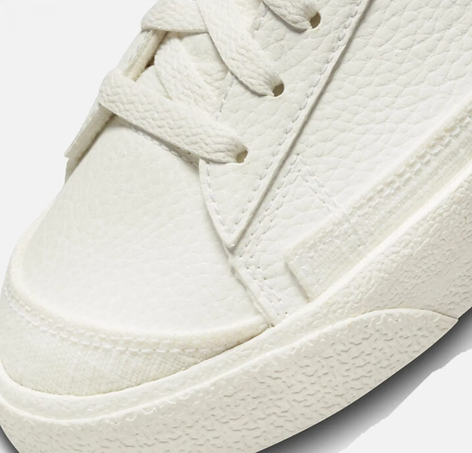Nike BLAZER LOW '77 SE NEXT NATURE { SAIL / SANDED GOLD