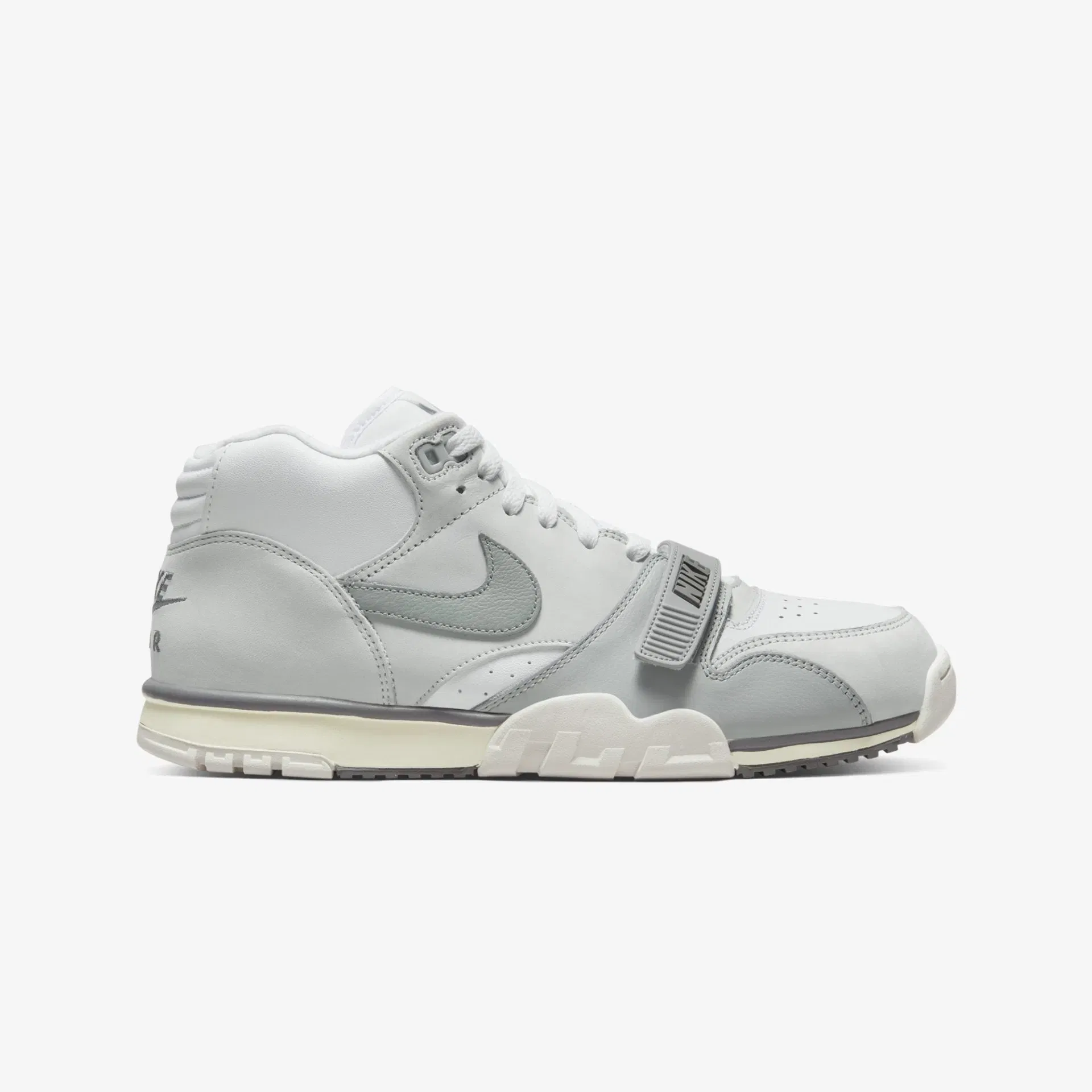 Nike AIR TRAINER 1 { PHOTON DUST/LIGHT SMOKE
