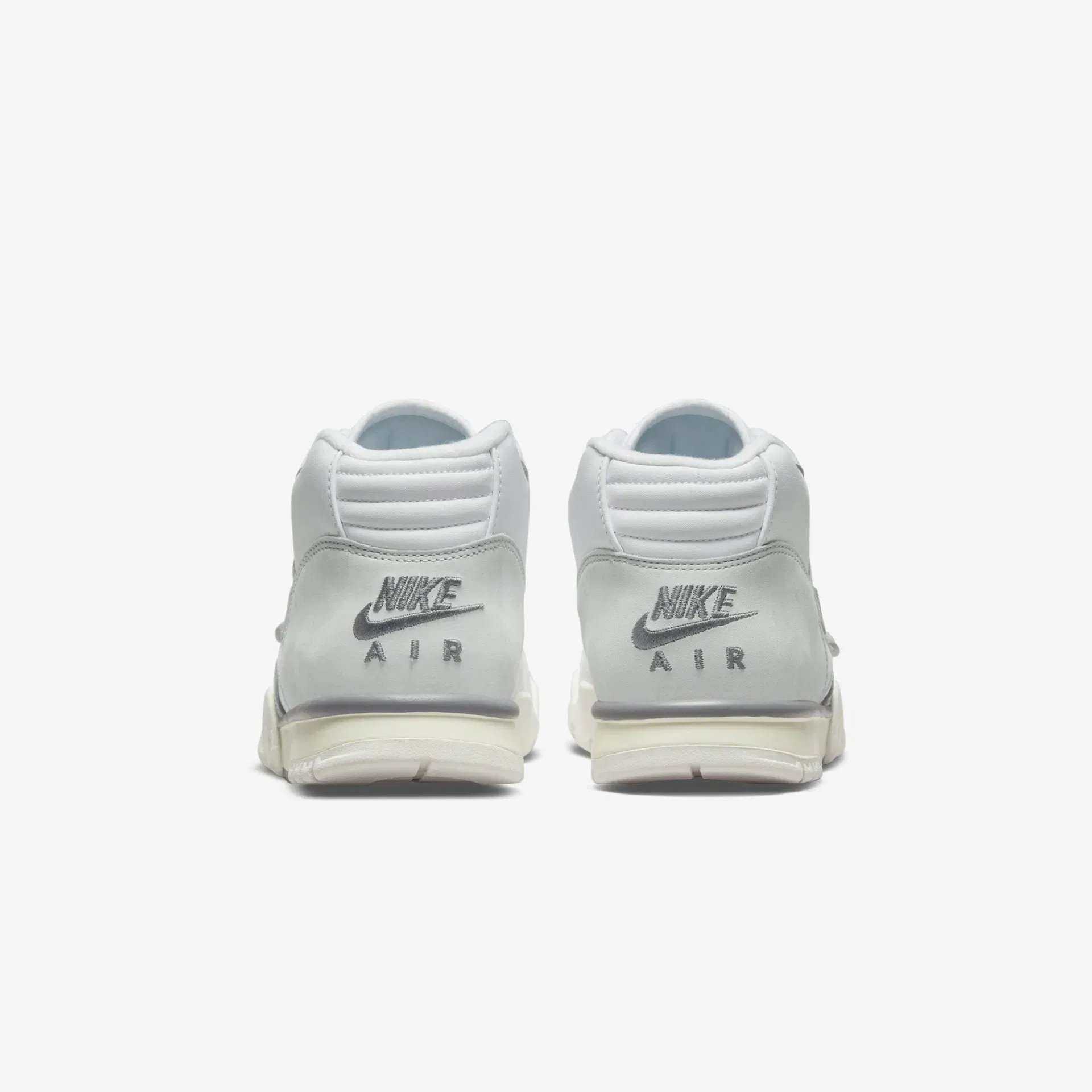 Nike AIR TRAINER 1 { PHOTON DUST/LIGHT SMOKE