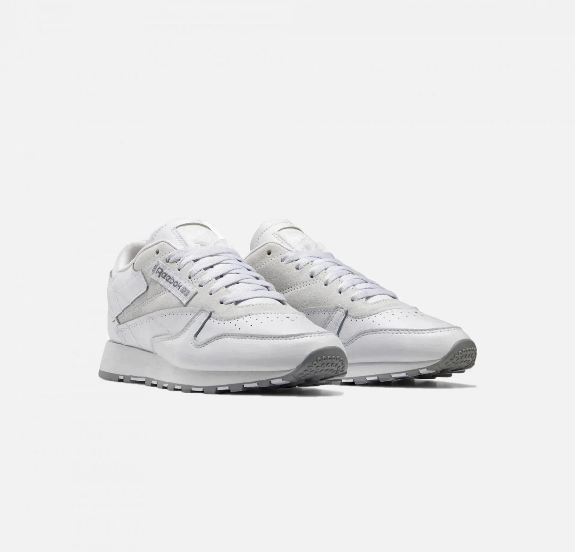 Reebok CLASSIC LEATHER { WHITE / PURE GREY