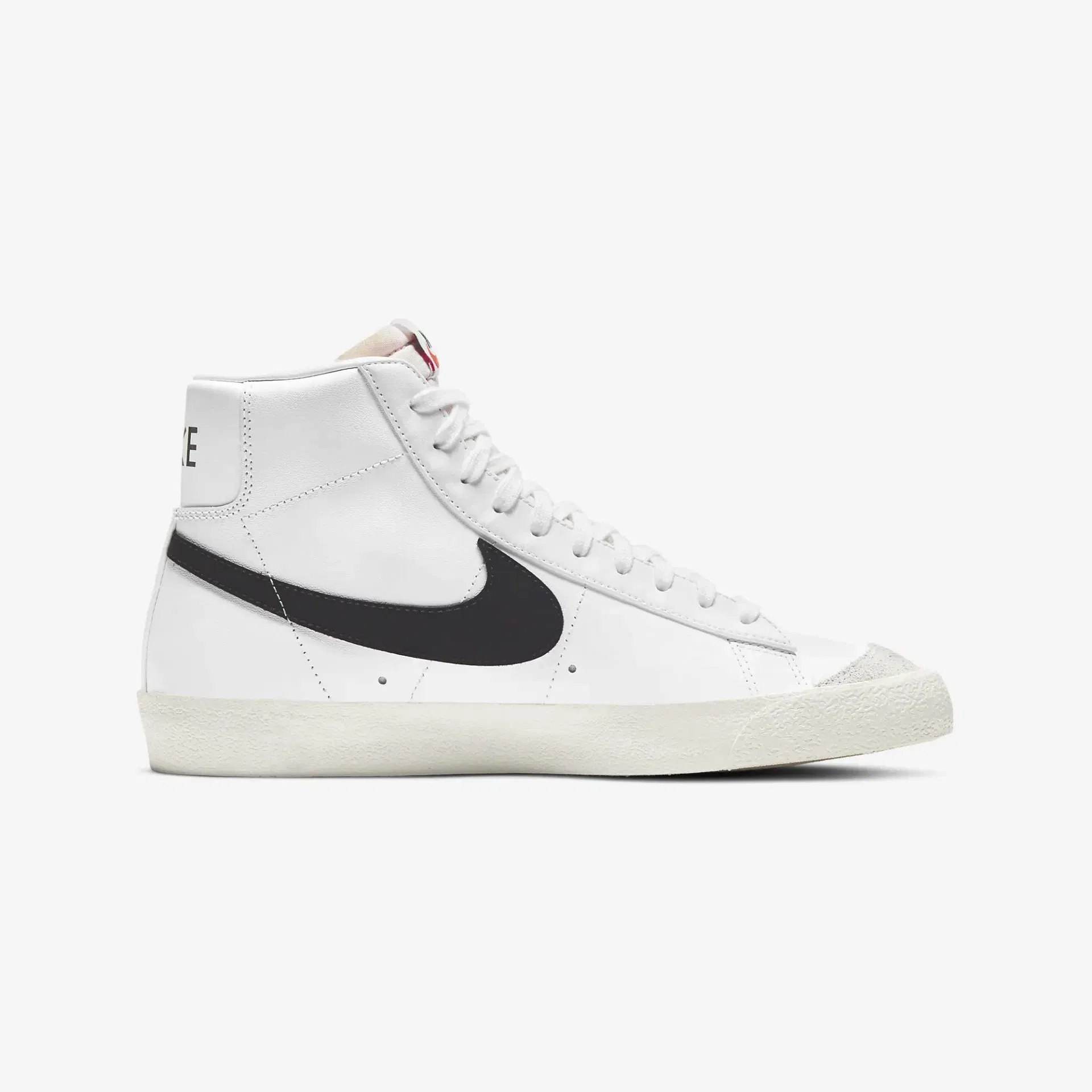 Nike BLAZER MID'77 VINTAGE { BLACK/WHITE