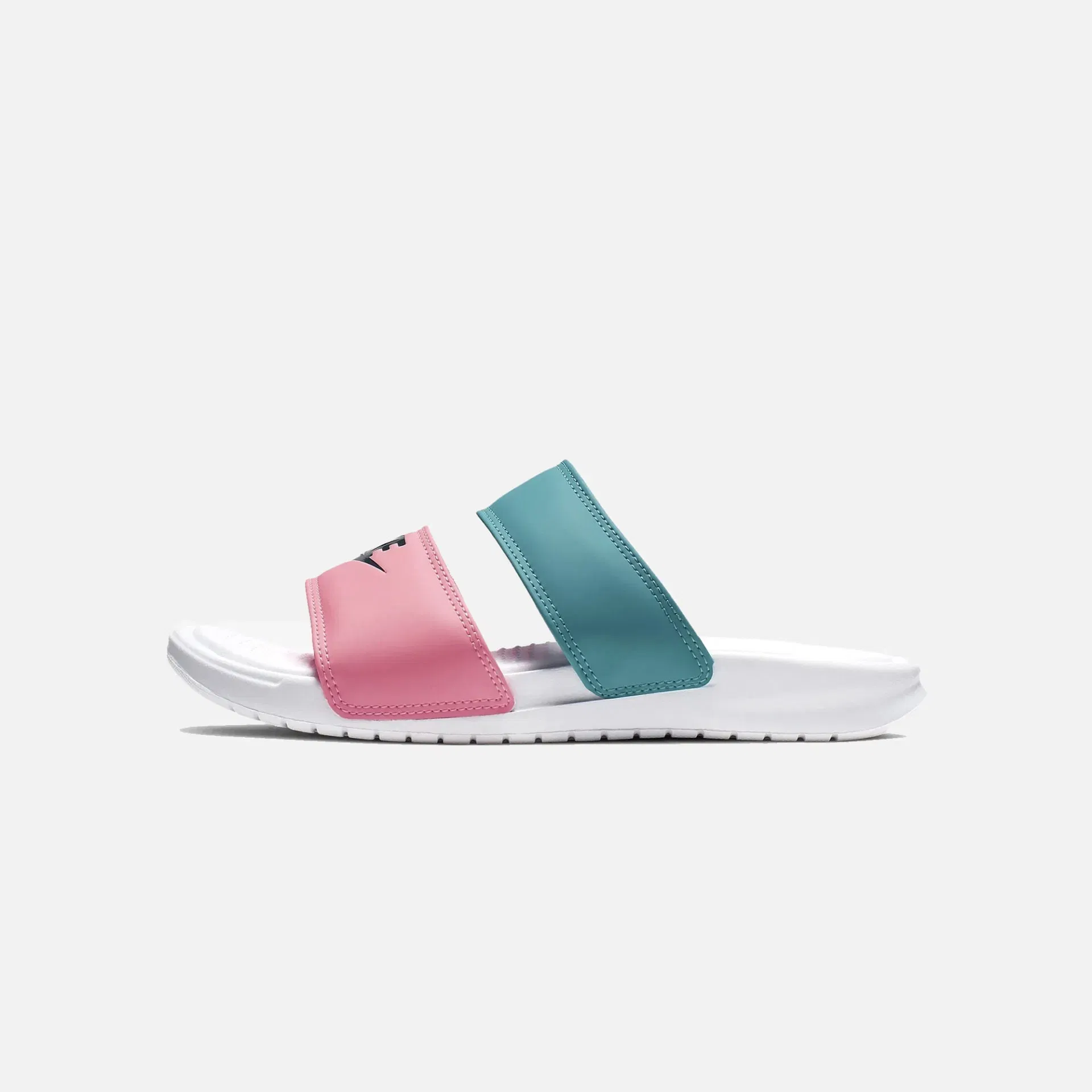 Nike WMNS BENASSI DUO ULTRA SLIDE