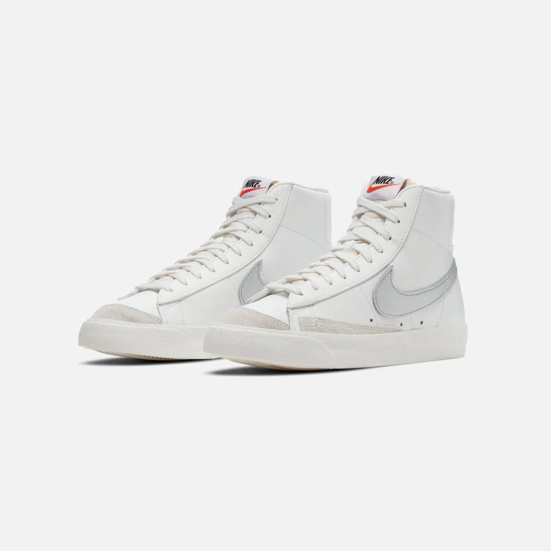 Nike WOMEN'S BLAZER MID '77