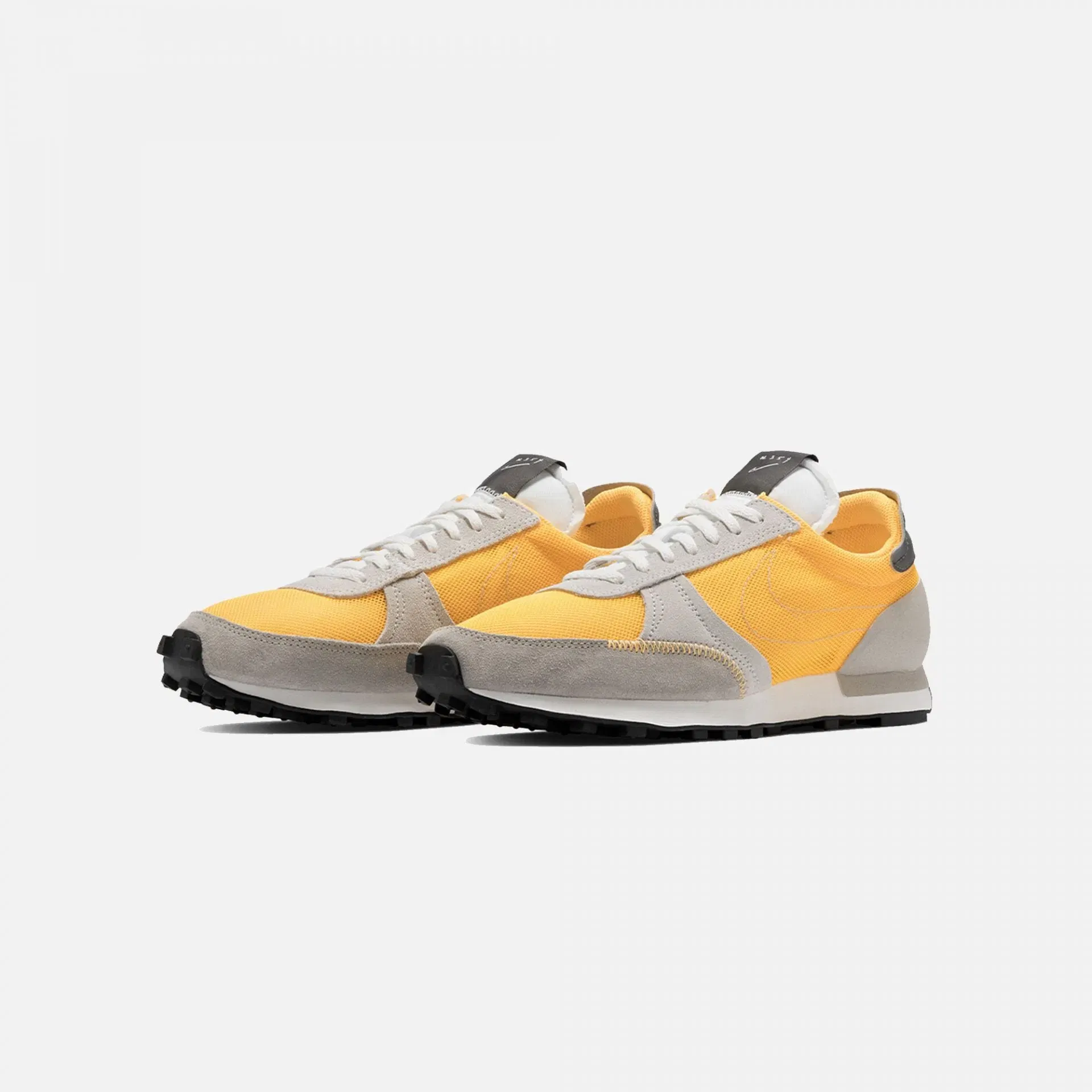 Nike DAYBREAK TYPE LASER ORANGE