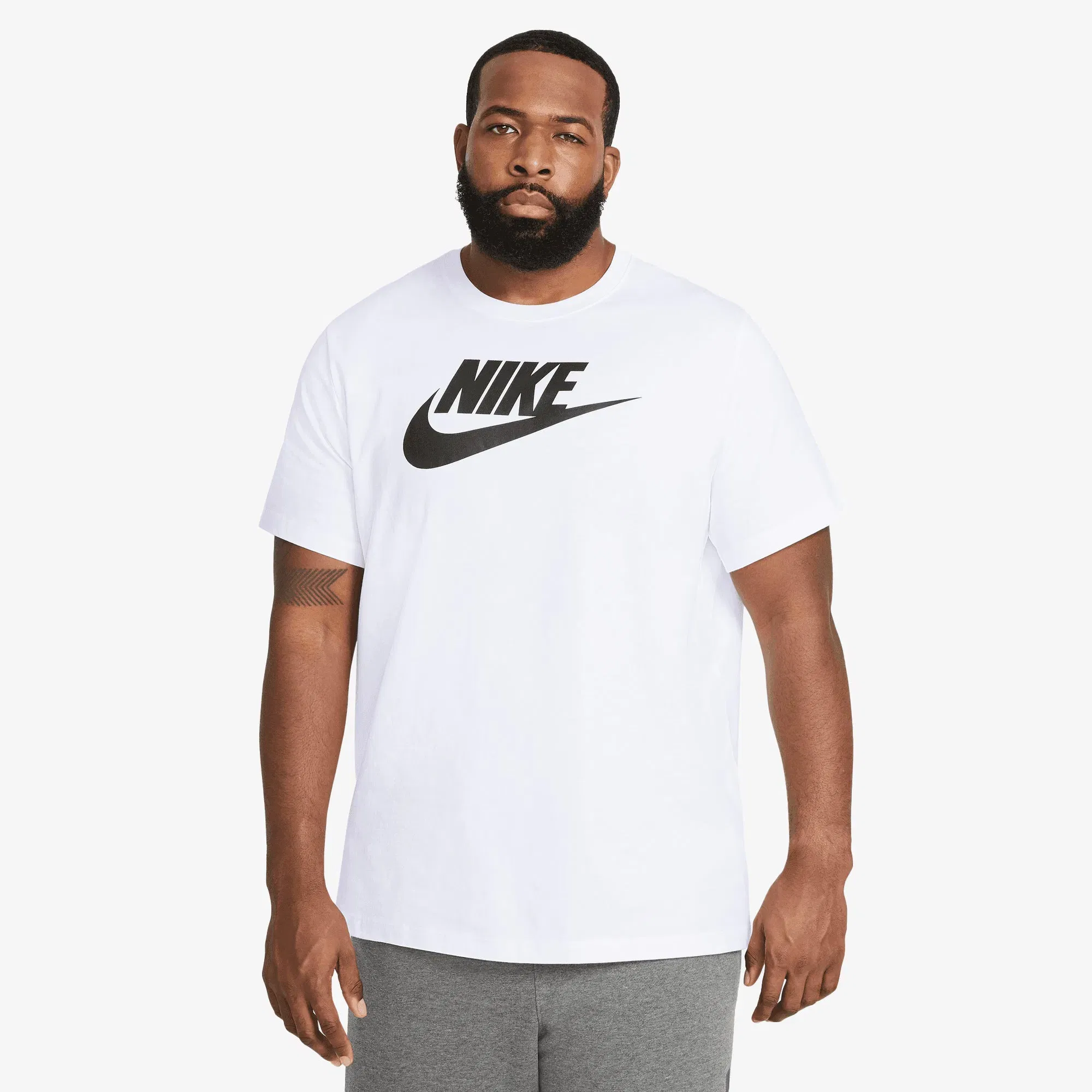 NIKE SPORTSWEAR T-SHIRT { WHITE/BLACK