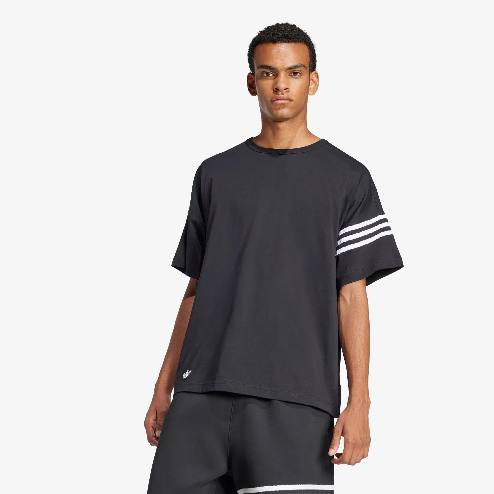 Adidas Originals NEUCLASSICS T-Shirt { BLACK