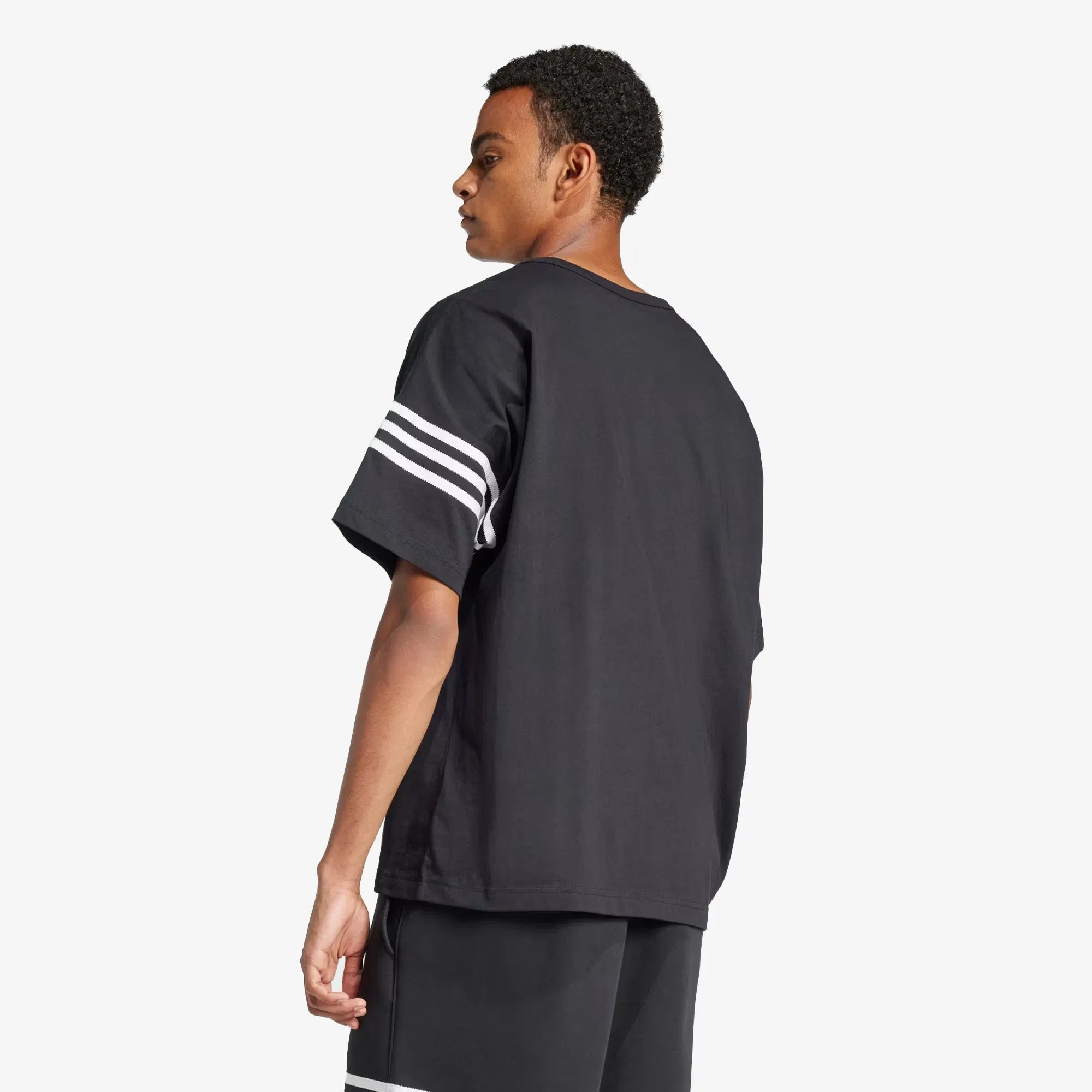 Adidas Originals NEUCLASSICS T-Shirt { BLACK