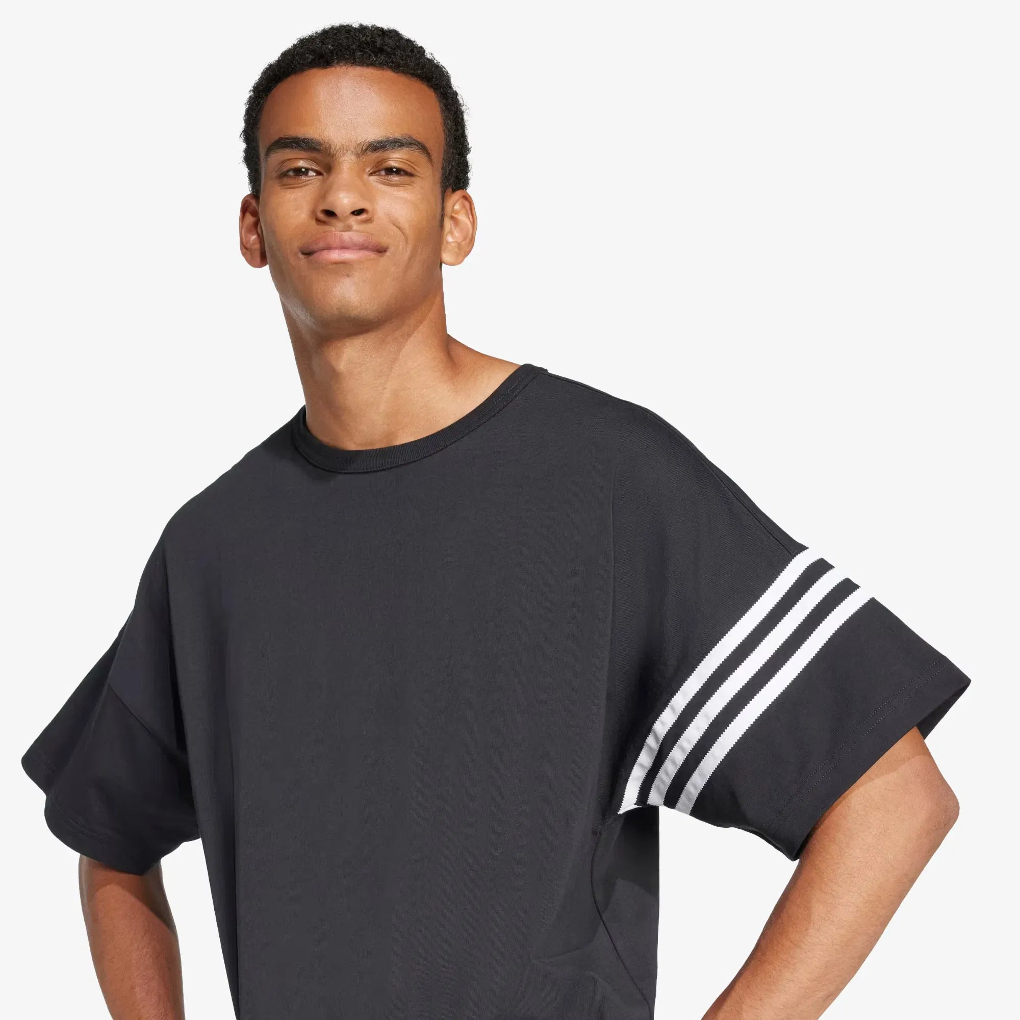 Adidas Originals NEUCLASSICS T-Shirt { BLACK