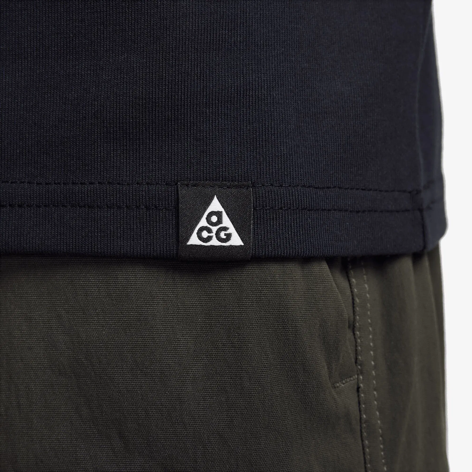 NIKE ACG LONG-SLEEVE T-SHIRT { BLACK