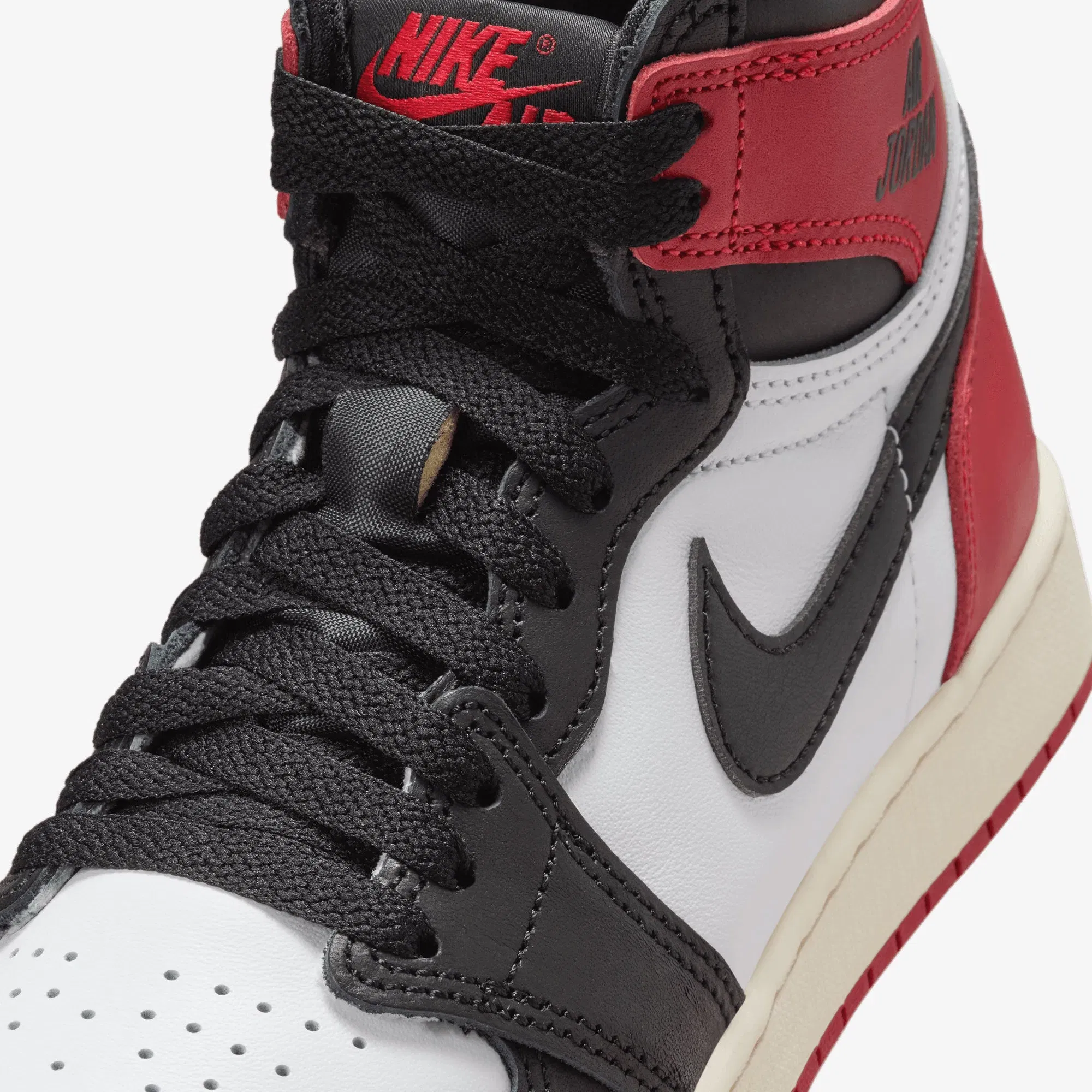 JORDAN AIR JORDAN 1 HIGH OG (GS) "BLACK TOE" { WHITE/BLACK-VARSITY RED-SAIL
