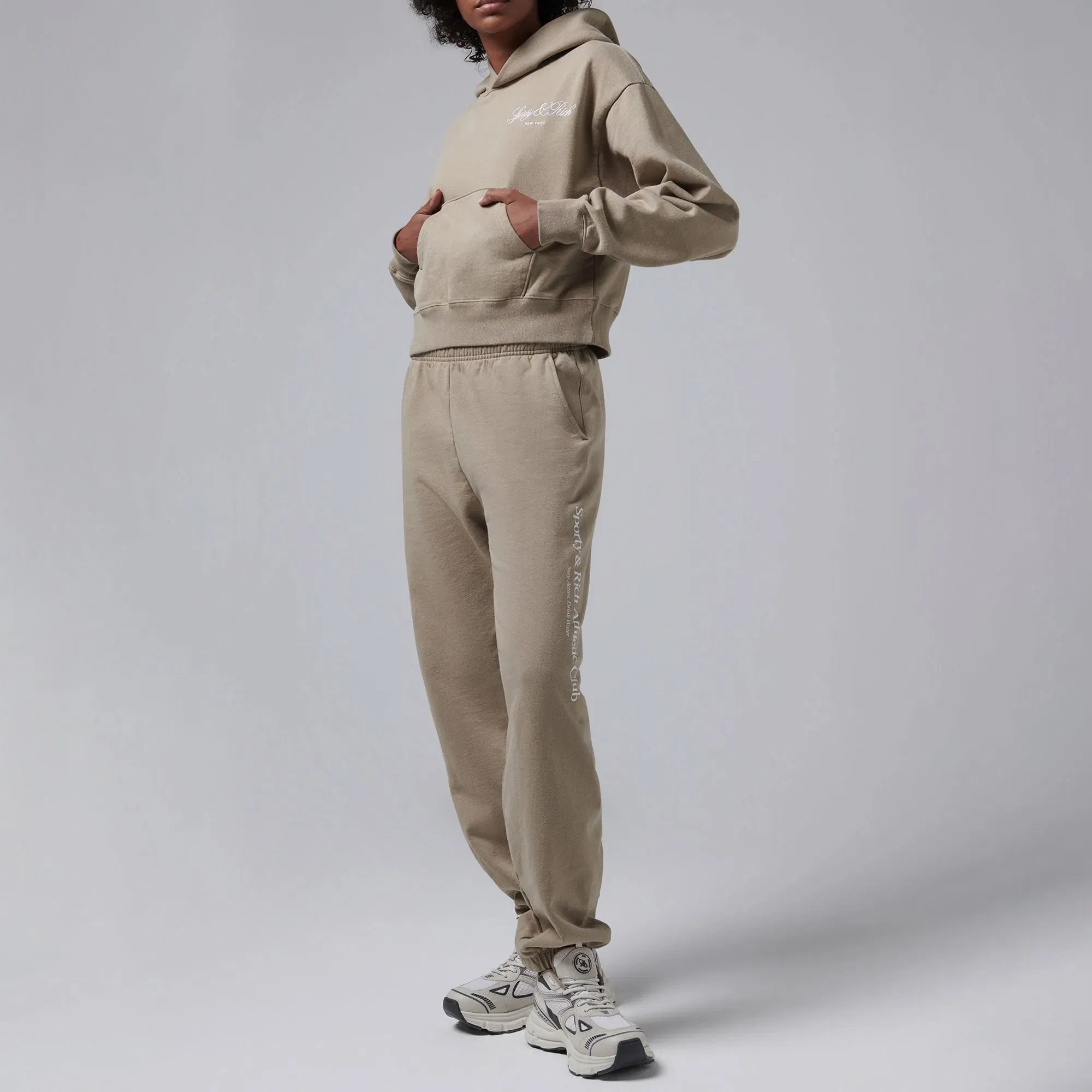 SPORTY & RICH VENDOME SCRIPT EMBROIDERED CROPPED HOODIE { BEIGE