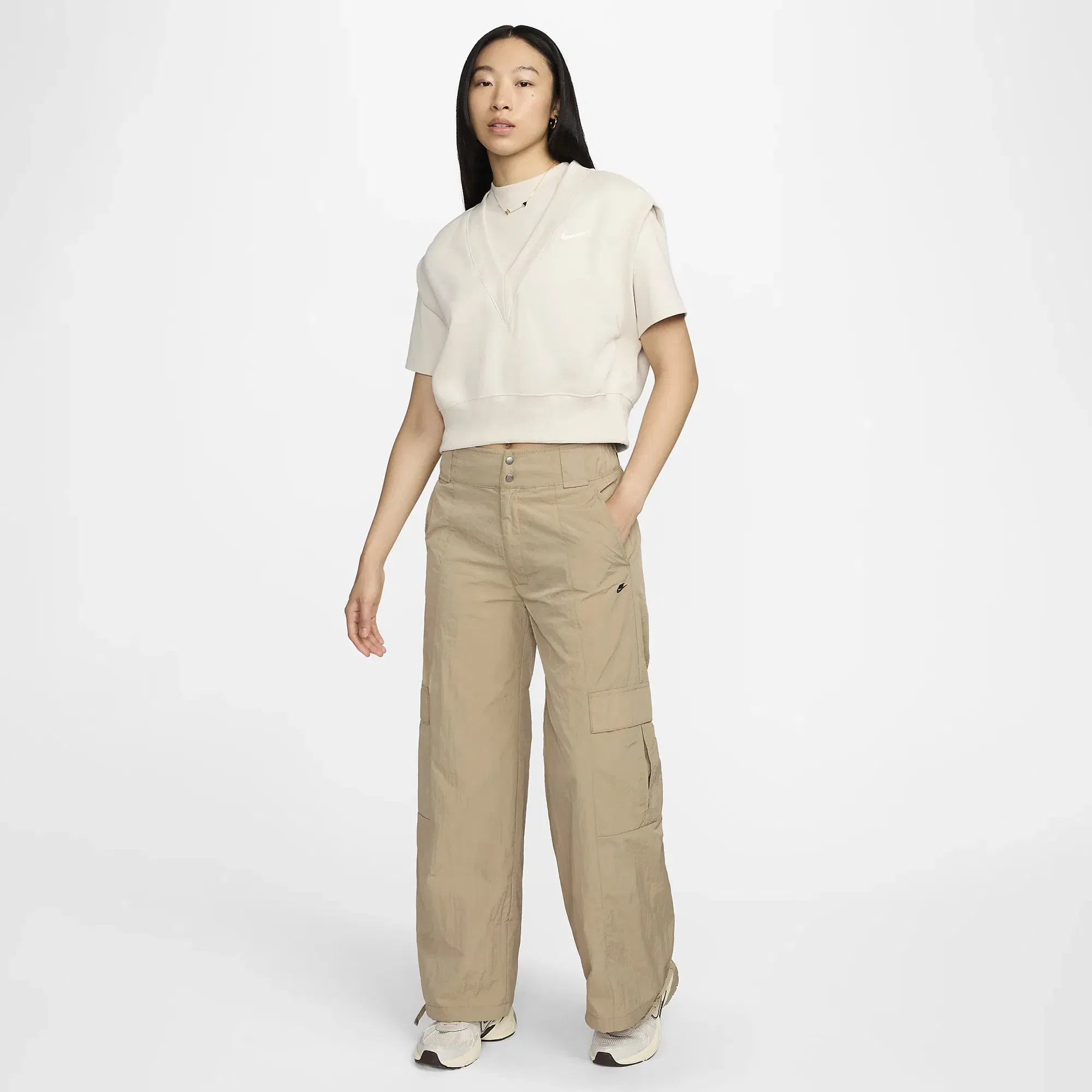 NIKE SPORTSWEAR HIGH- WASTED WOVEN CARGO PANTS { KHAKI/BLACK