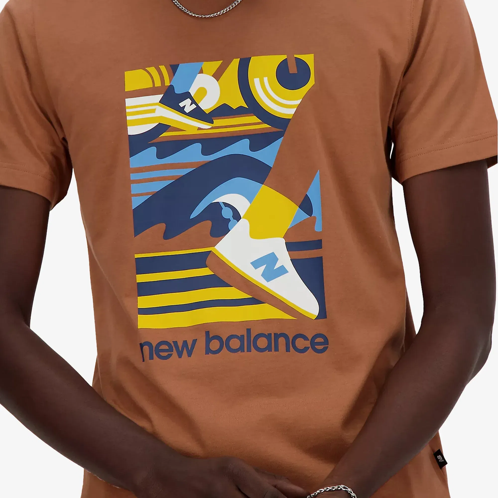 New Balance SPORT ESSENTIALS TRIATHLON T-SHIRT { BROWN