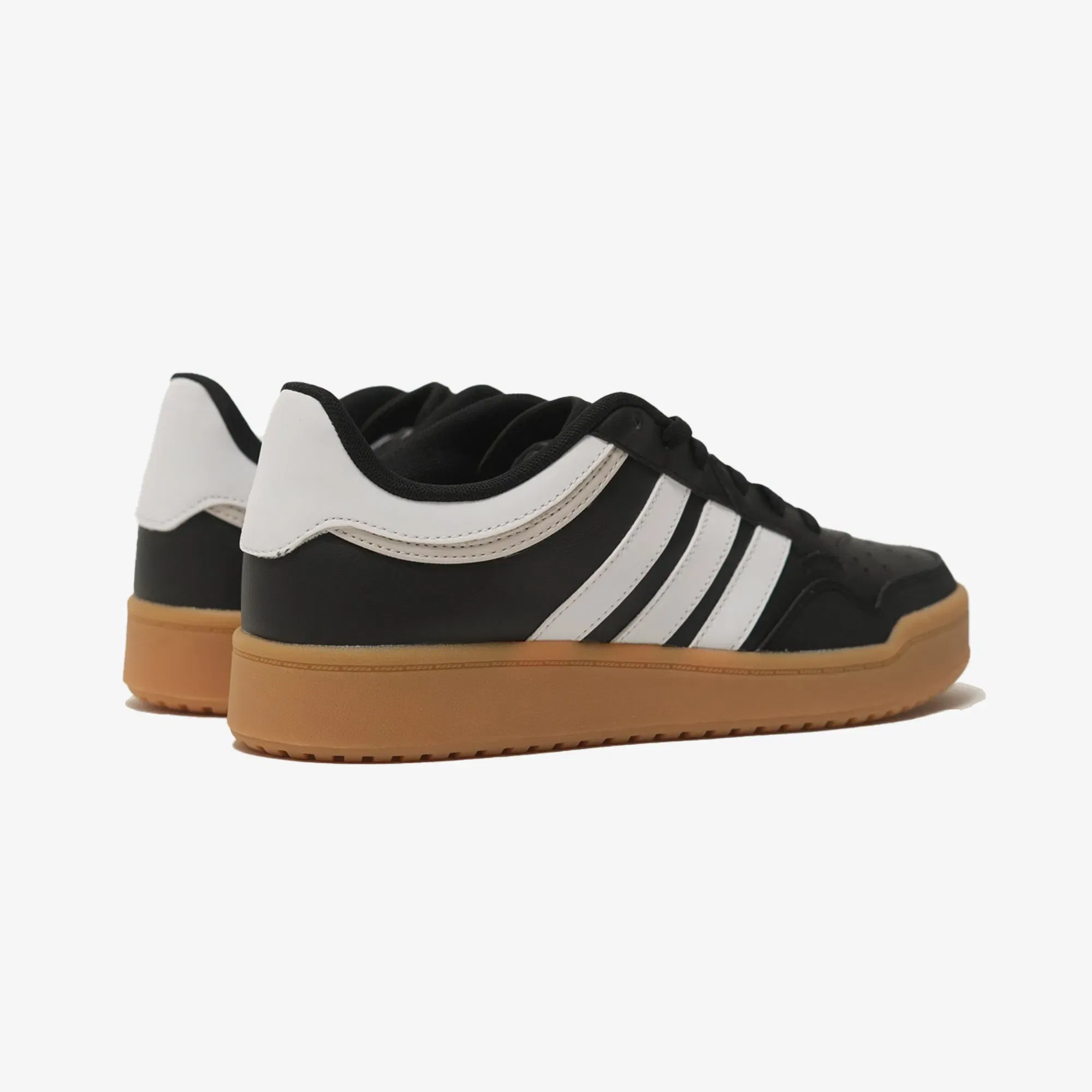 ADIDAS ORIGINALS HOOPS 4.0 IKD { CBLACK/FTWWHT/GUM3