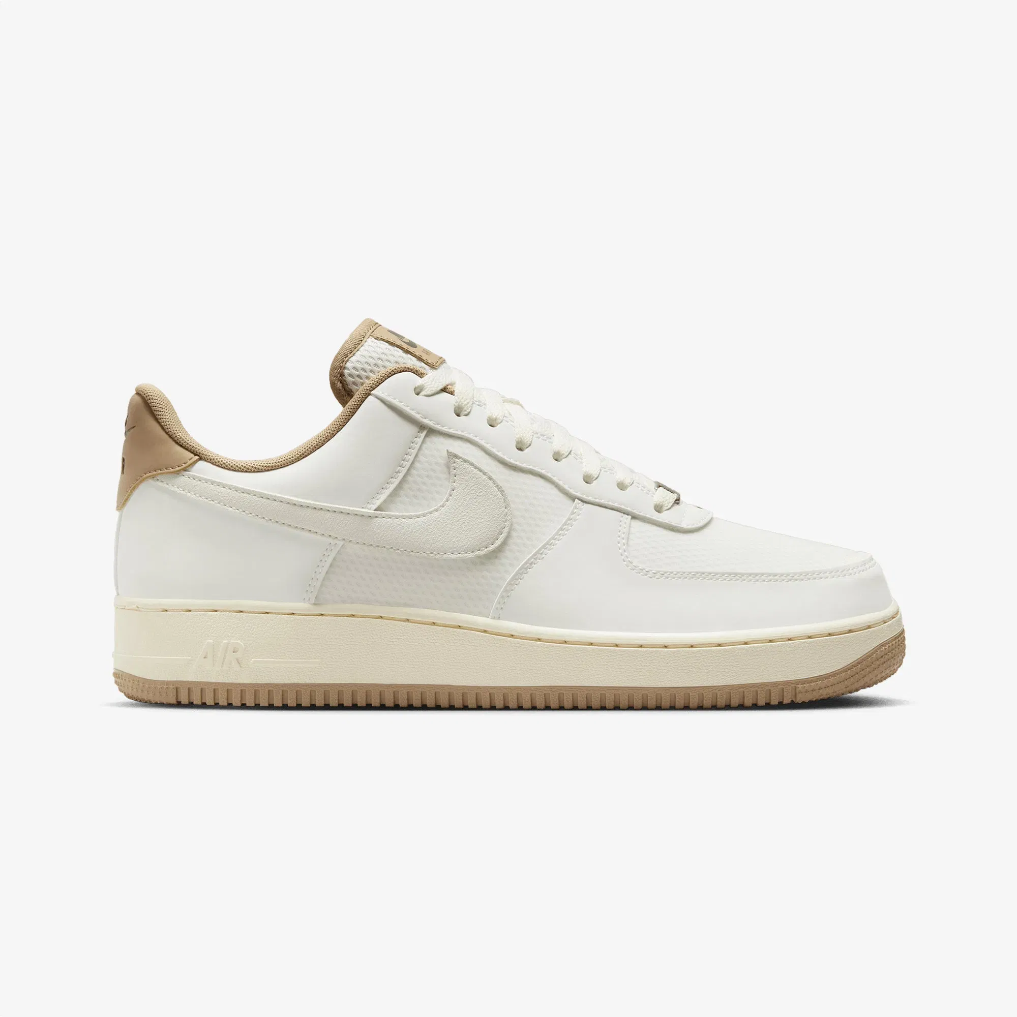 NIKE AIR FORCE 1'07 LV8 { SUMMIT WHITE/SUMMIT WHITE-KHAKI