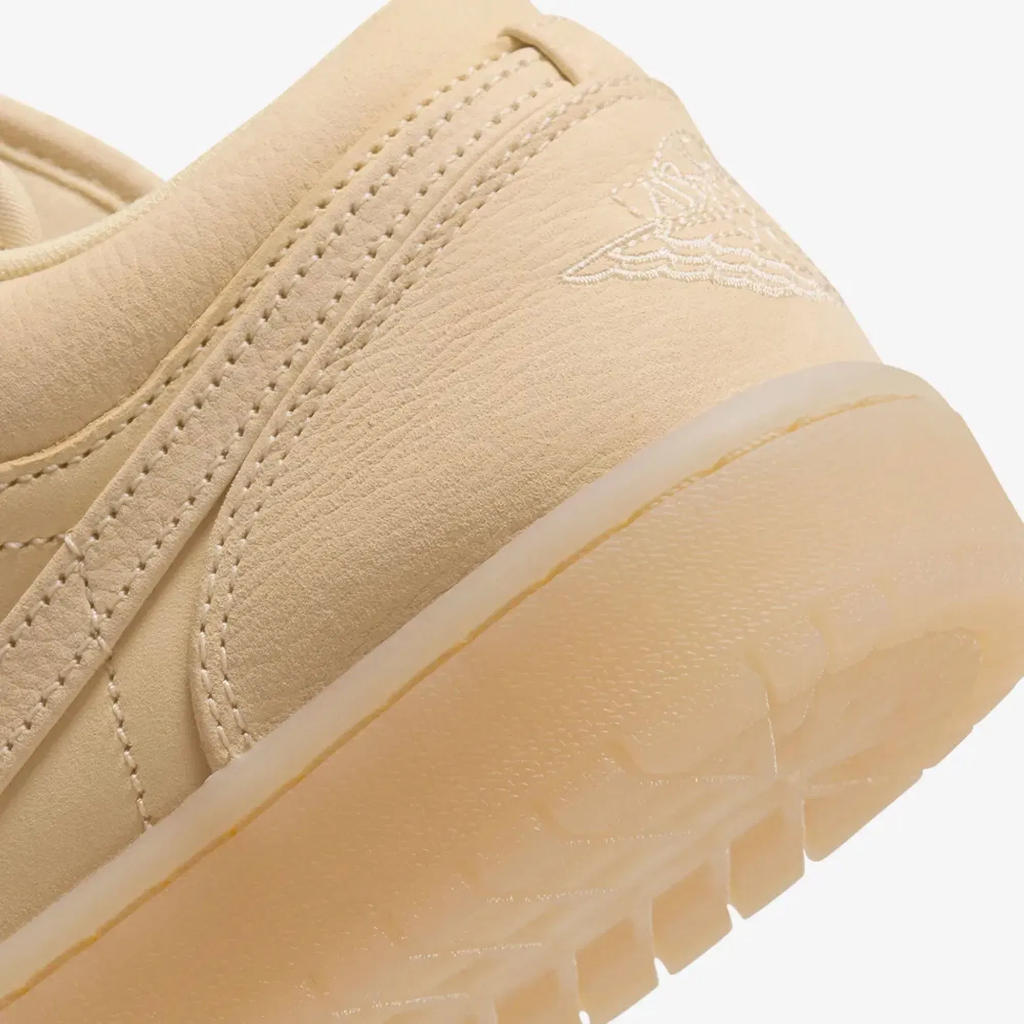 Jordan AIR JORDAN 1 SE { PALE VANILLA/PALE VANILLA-PALE VANILLA