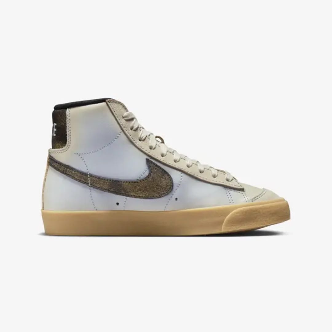 Nike BLAZER MID '77 PREMIUM { LT OREWOOD BRN/GUM YELLOW-TOPAZ GOLD