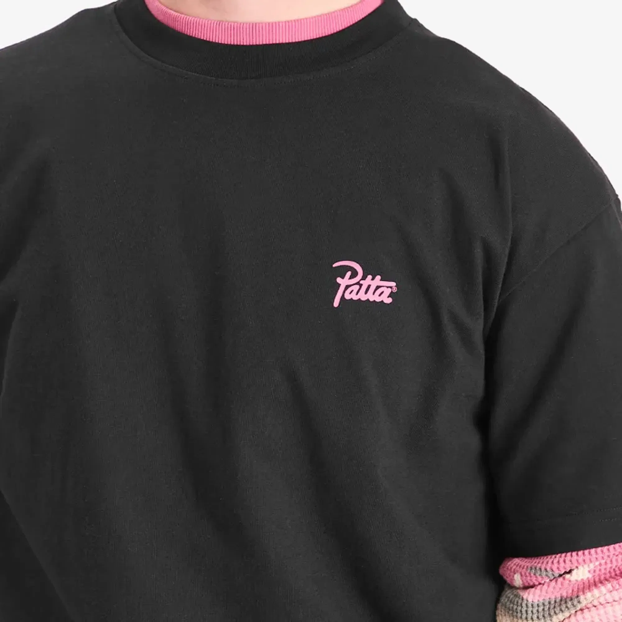 PATTA PATTA POSTCARD T-SHIRT { BLACK