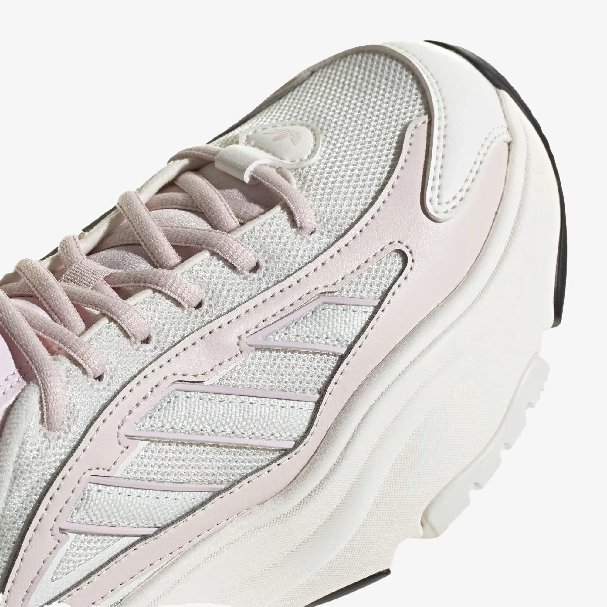 Adidas Originals OZGAIA { CLOUD WHITE/OFF WHITE/ALMOST PINK