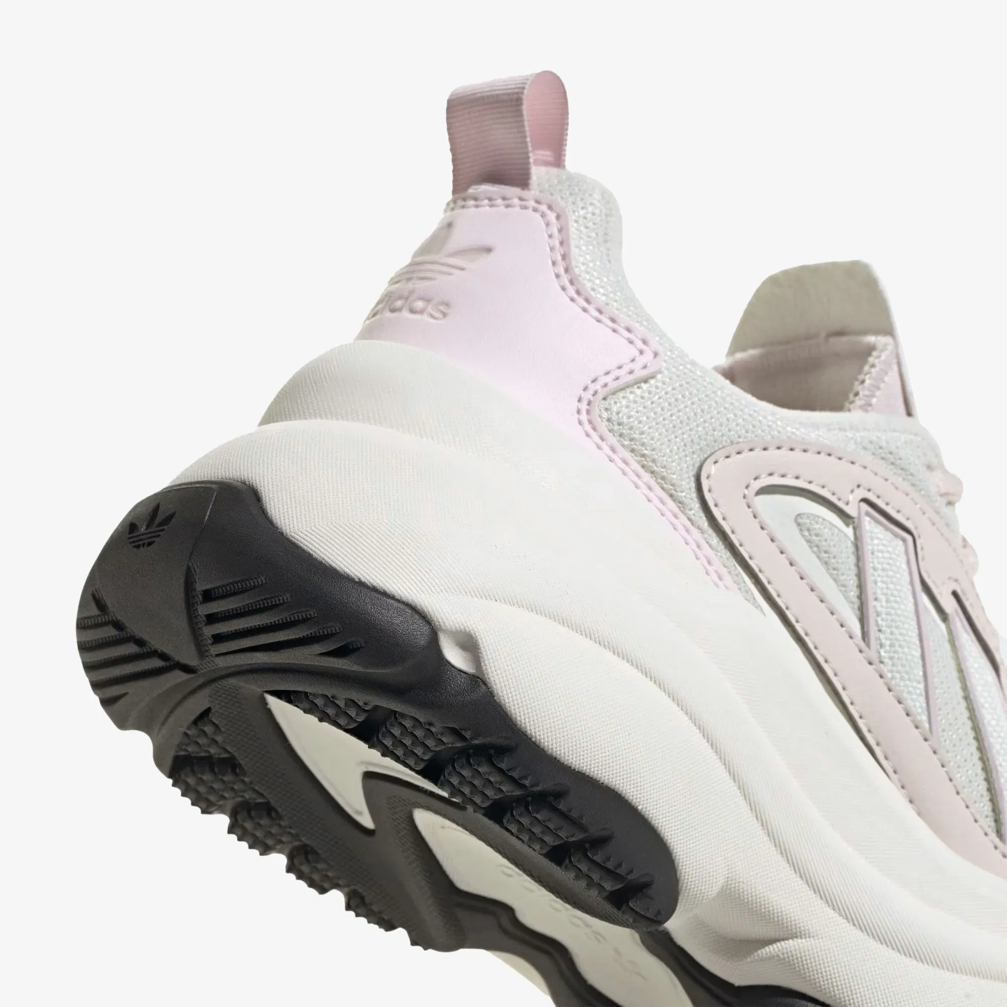 Adidas Originals OZGAIA { CLOUD WHITE/OFF WHITE/ALMOST PINK