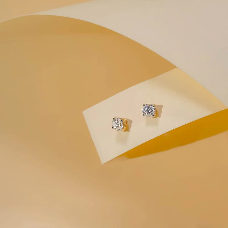 1 CT Stunning Lab Grown Diamond Studs
