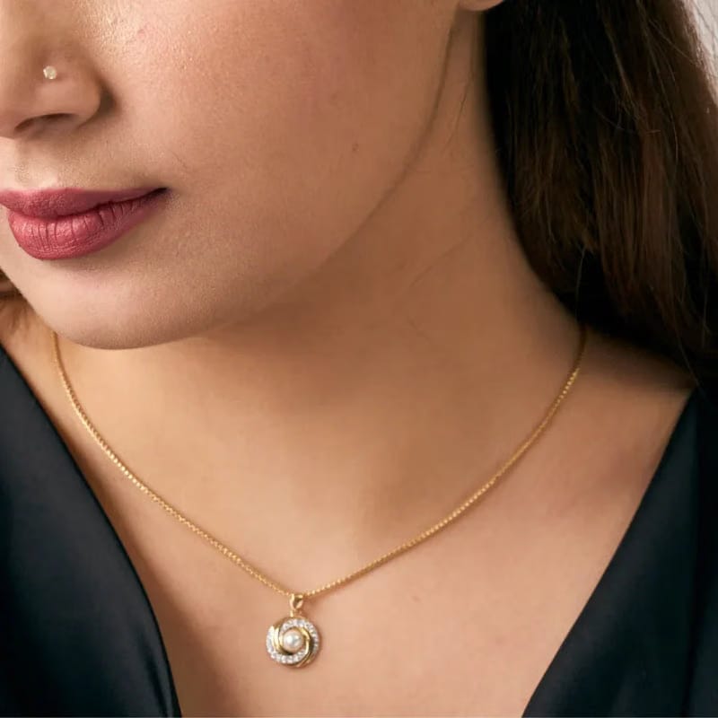 Pearly Swirly Lab Grown Diamond Pendant_in_stock
