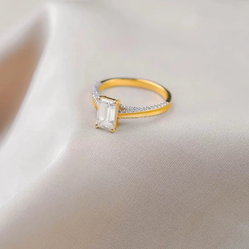 Valeria Emerald Diamond Ring_in_stock