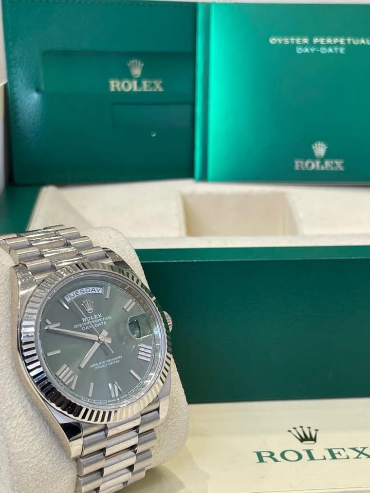 Rolex | Day-Date | 228239 | White gold | 40 mm | White gold | Green | Automatic