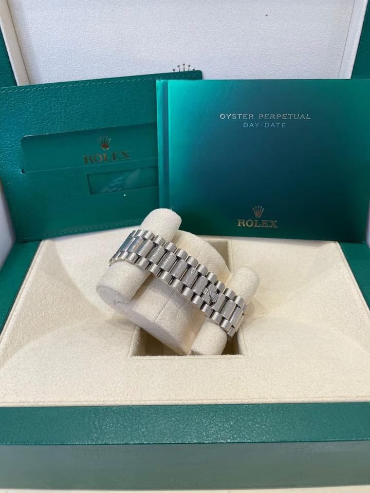Rolex | Day-Date | 228239 | White gold | 40 mm | White gold | Green | Automatic