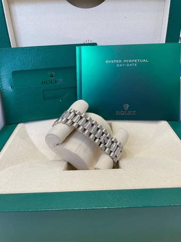Rolex | Day-Date | 228239 | White gold | 40 mm | White gold | Green | Automatic