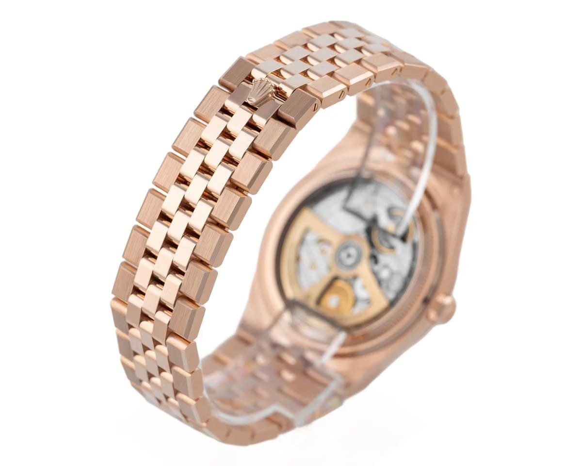 Rolex | Land-Dweller | 127335 | Rose gold | 40 mm | Rose gold | White | Automatic