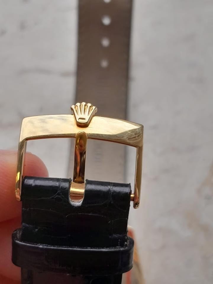 Rolex | Cellini | 4233 | Yellow gold | 40 mm | Black | Manual winding