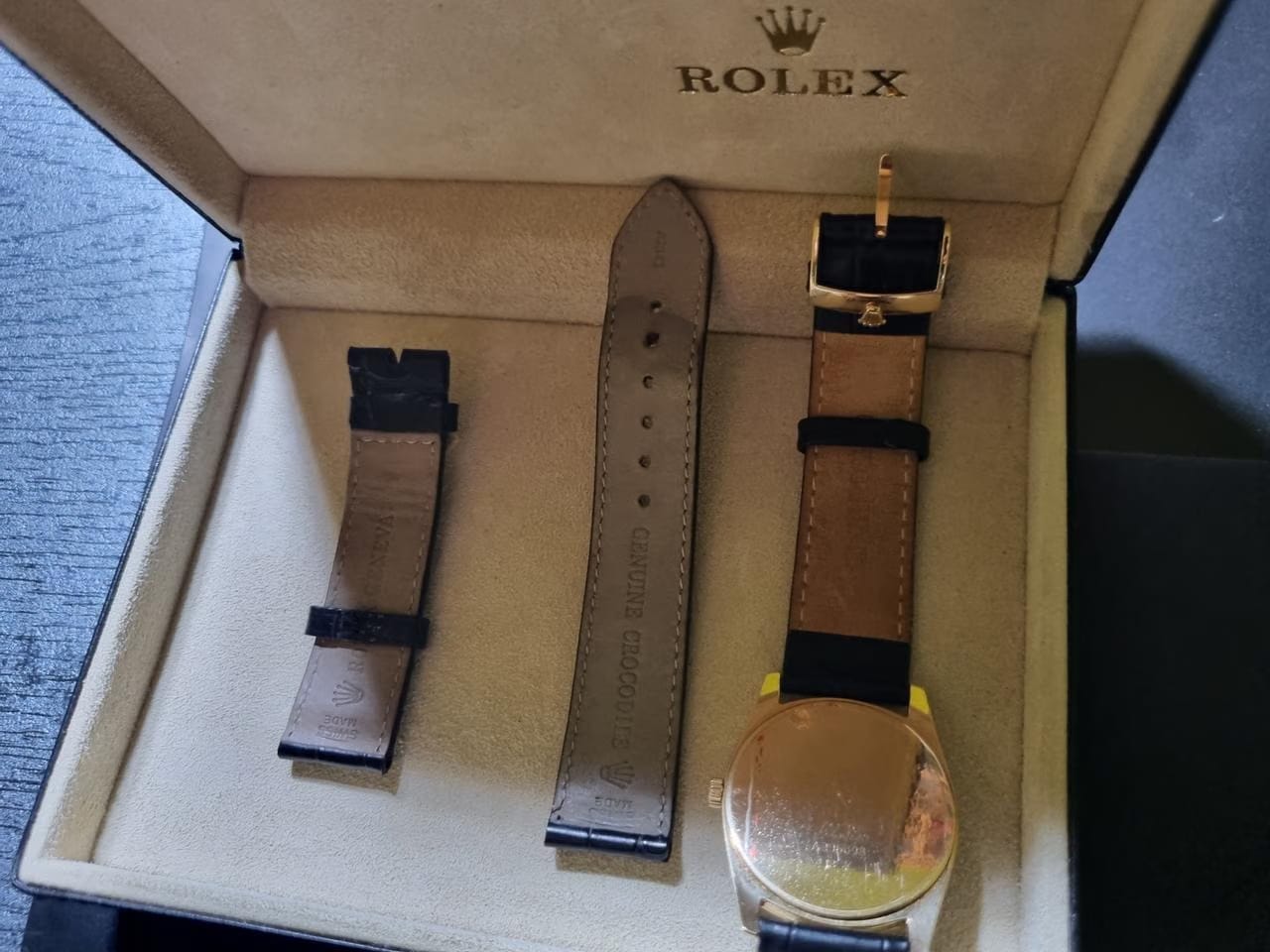 Rolex | Cellini | 4233 | Yellow gold | 40 mm | Black | Manual winding