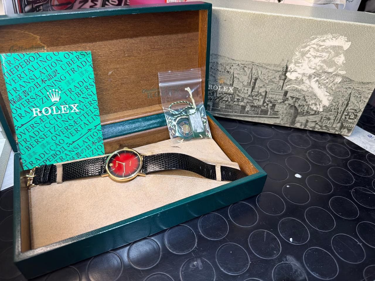 Rolex | Cellini | 4112 | Yellow gold | 32 x 38 mm | Leather | Red | Manual winding