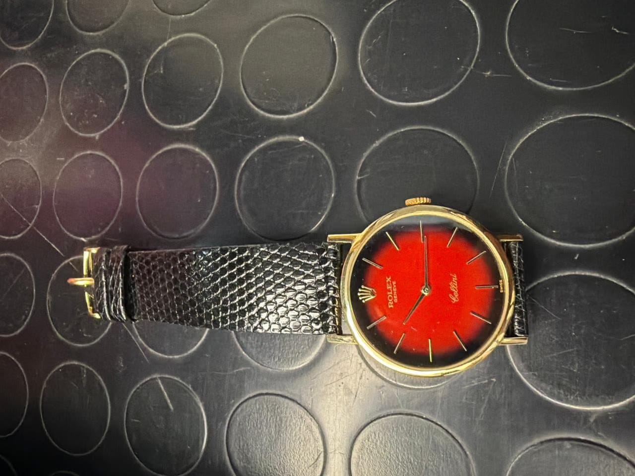Rolex | Cellini | 4112 | Yellow gold | 32 x 38 mm | Leather | Red | Manual winding